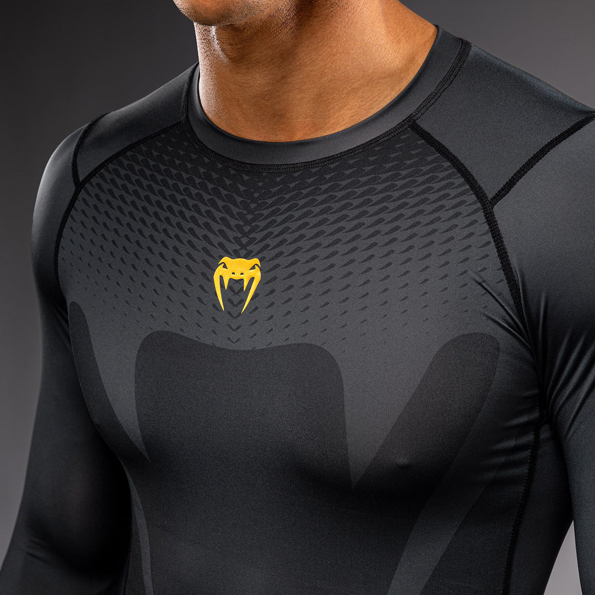 Venum Attack Langarm-Rashguard - Schwarz/Gold