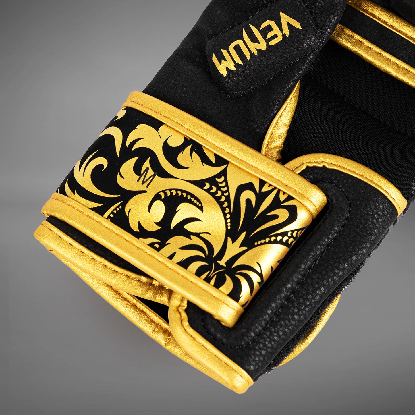 Venum x Topuria Unmatched Edition MMA Sparring Handschuhe - Schwarz/Gold