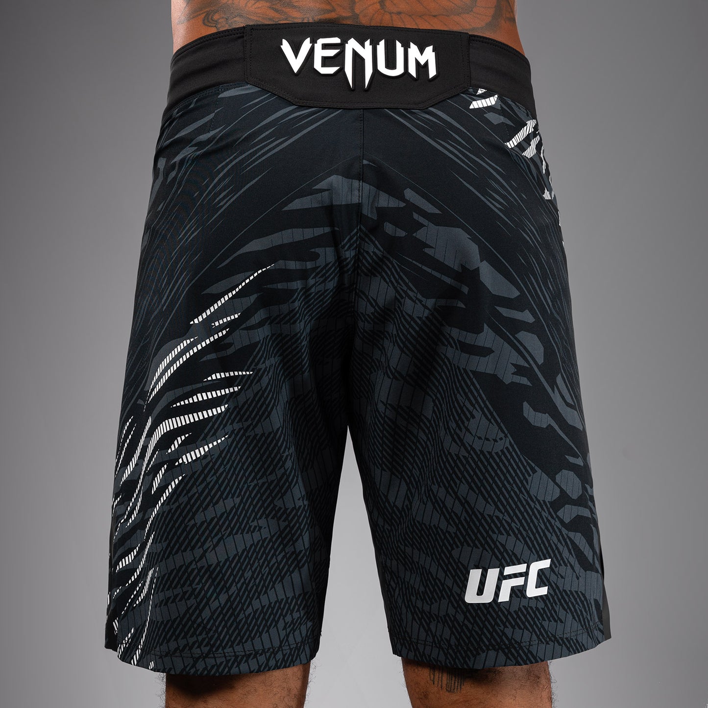 UFC Fusion by Venum Authentic Fight Night Herren Fight Short - Long Fit - Schwarz