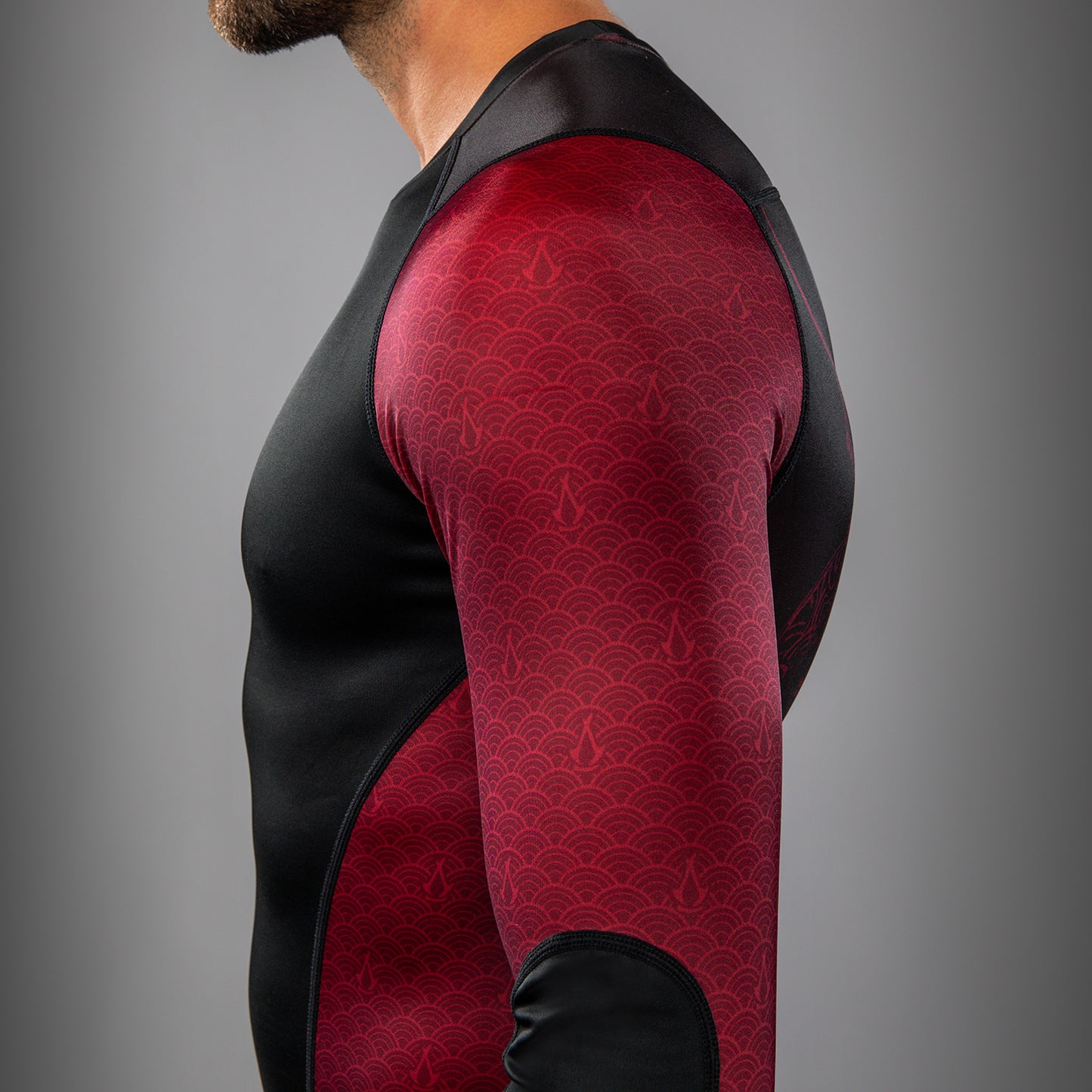 Venum x Assassin’s Creed Shadows Herren Langarm Rashguard - Burgunder/Schwarz