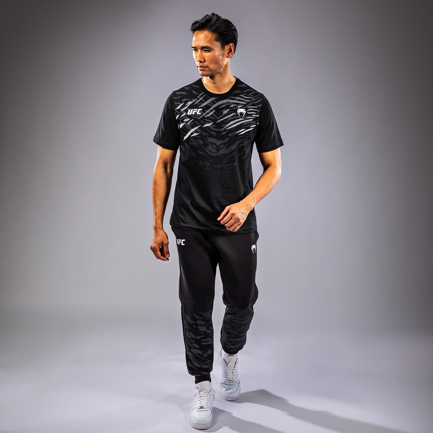 UFC Fusion by Venum Replica Herren Kurzarm T-Shirt - Schwarz