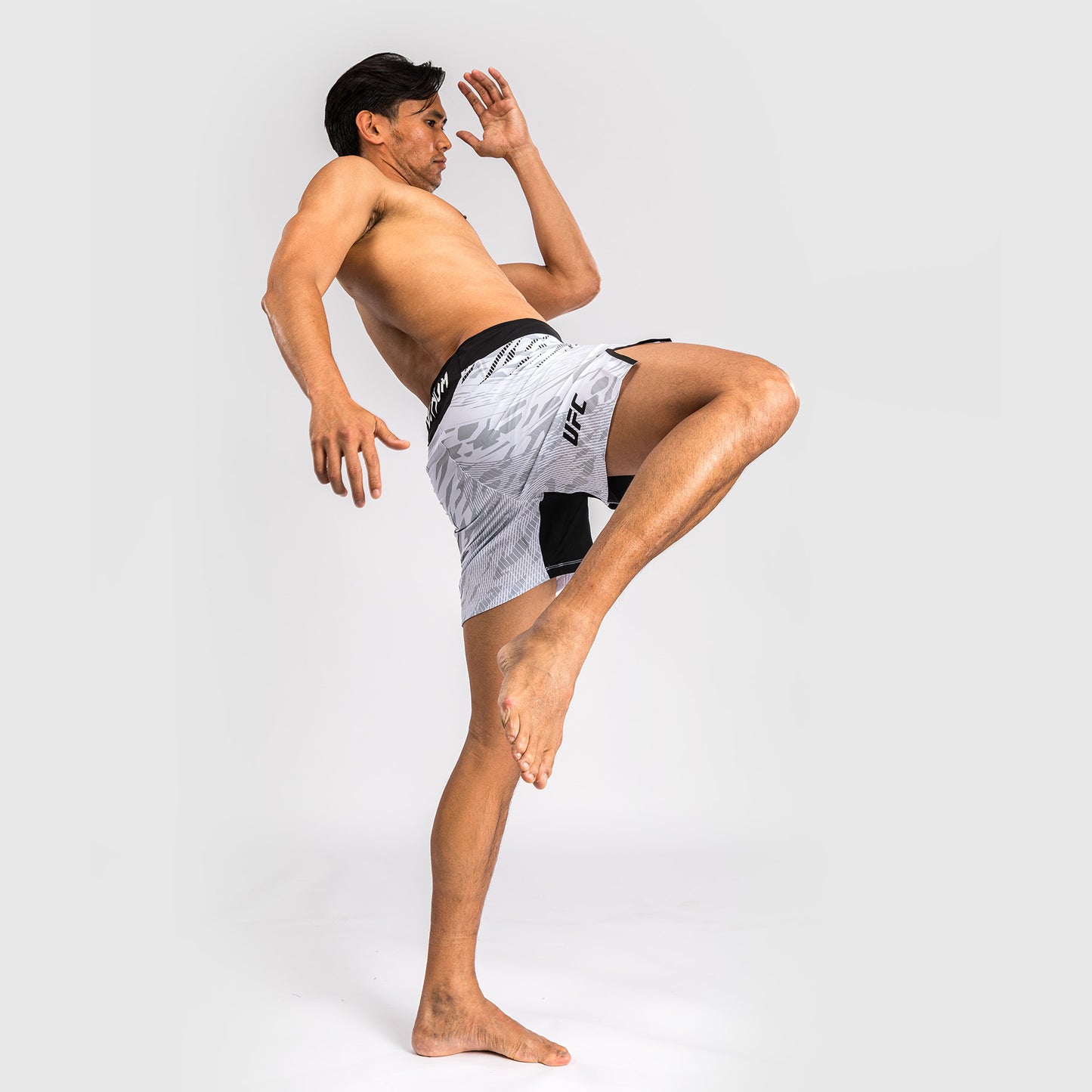 UFC Fusion by Venum Personalized Authentic Fight Night Herren Fight Short - Short Fit - Weiß