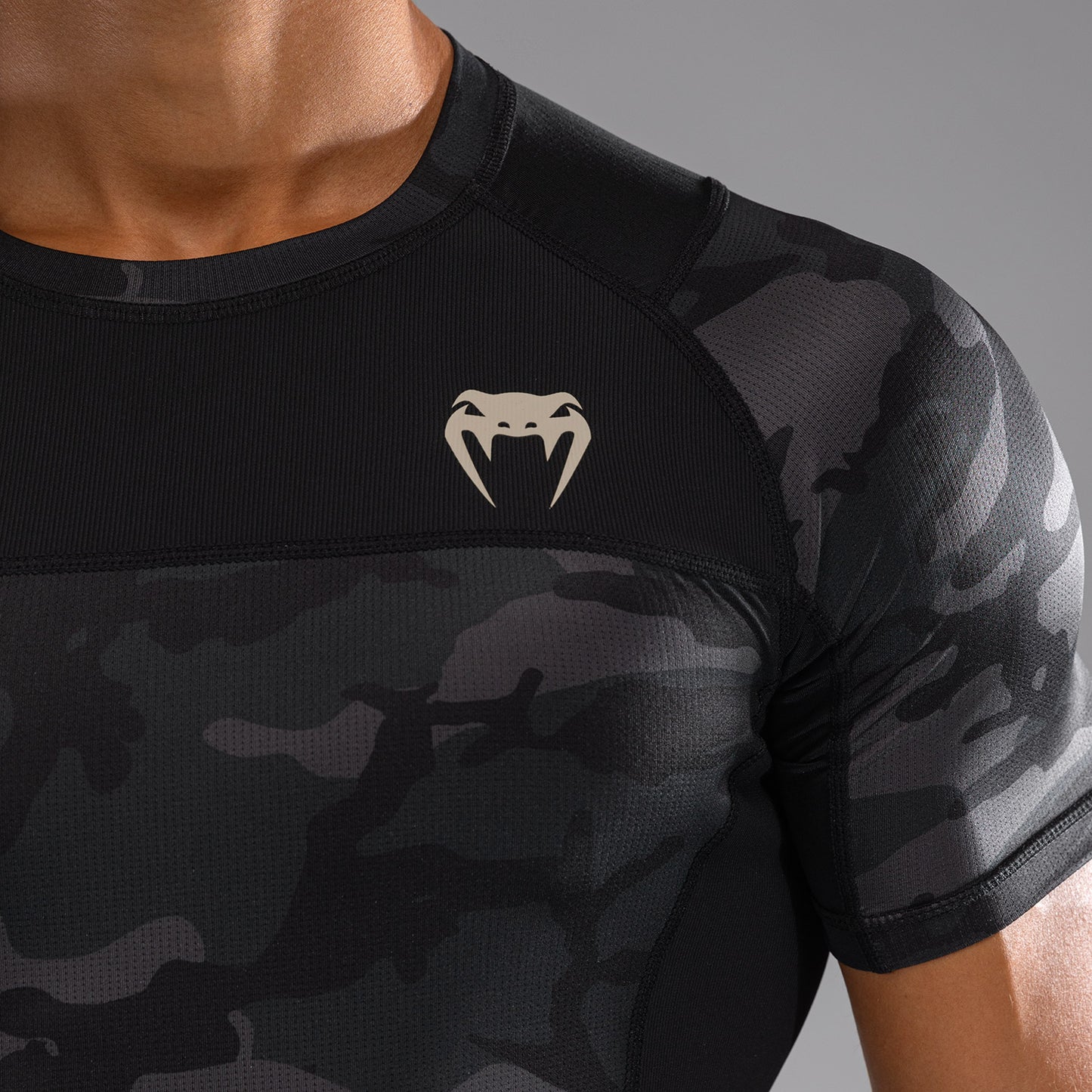 Venum G-Fit Air Herren Kurzarm Rashguard - Digital Urban Camo