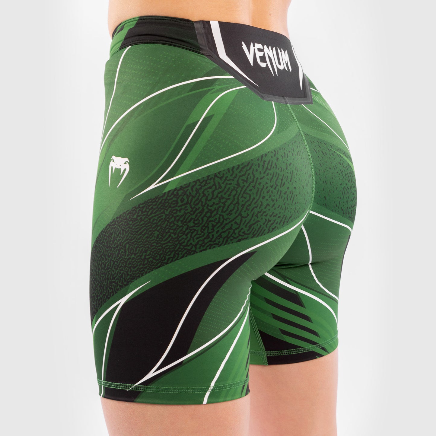 UFC Venum Authentic Fight Night Damen Vale Tudo Shorts - Long Fit - Grün