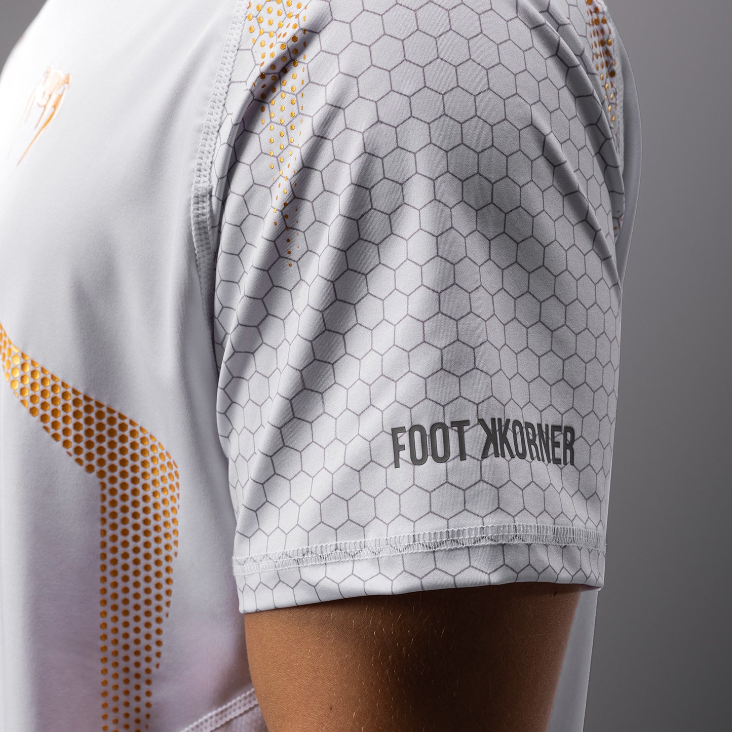 FK x Venum Hexagone MMA T-Shirt - Weiß/Gold