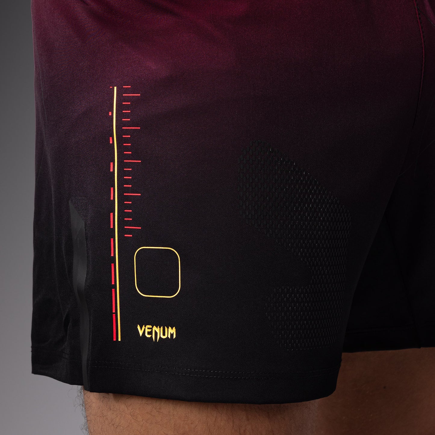 Venum Tactical XT Fight Shorts - Schwarz/Burgund/Gold