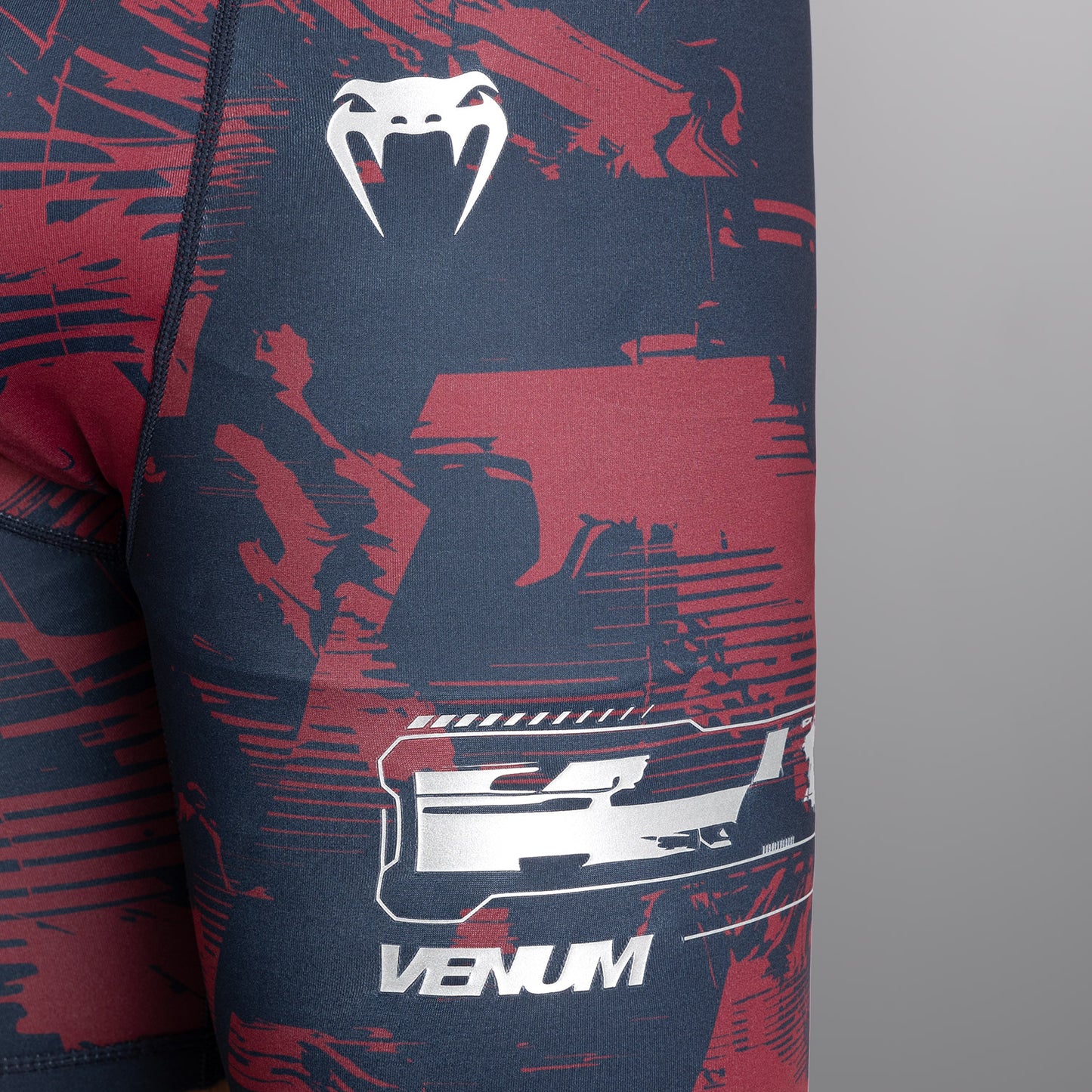 UFC Zenith by Venum Authentic Fight Week Performance Vale Tudo Short Herren - Marineblau/Burgunderrot/Silber
