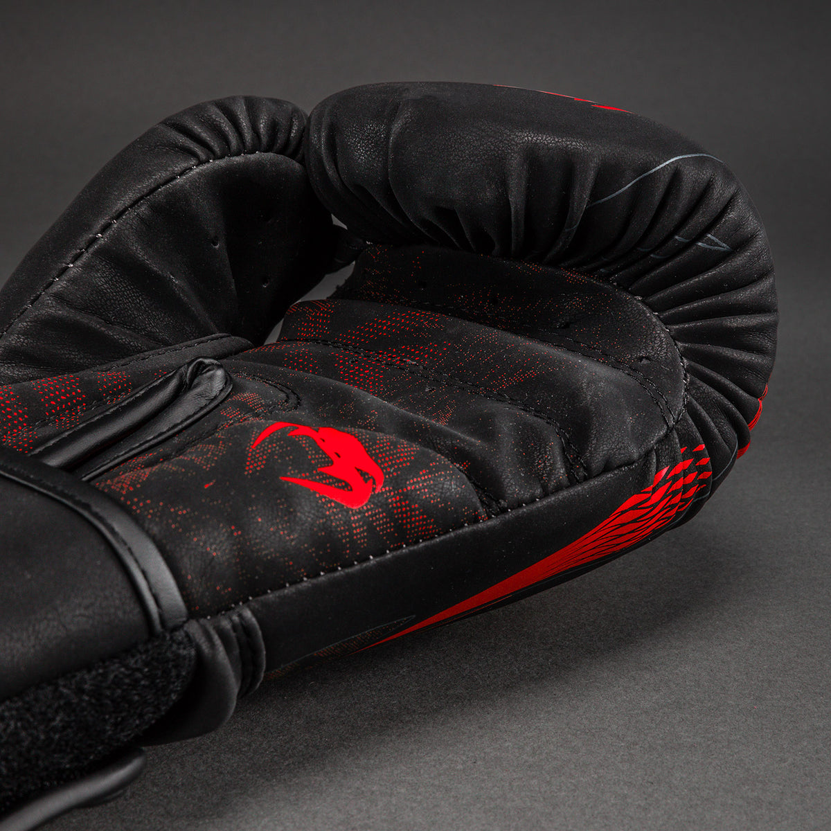 Venum Impact Amazonia Reborn Boxhandschuhe - Schwarz/Rot