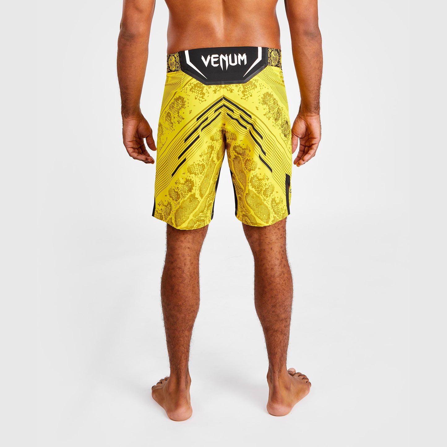 UFC Adrenaline by Venum Personalisierte Authentische Fight Night Herren-Kampfshorts - Lange Passform - Gelb