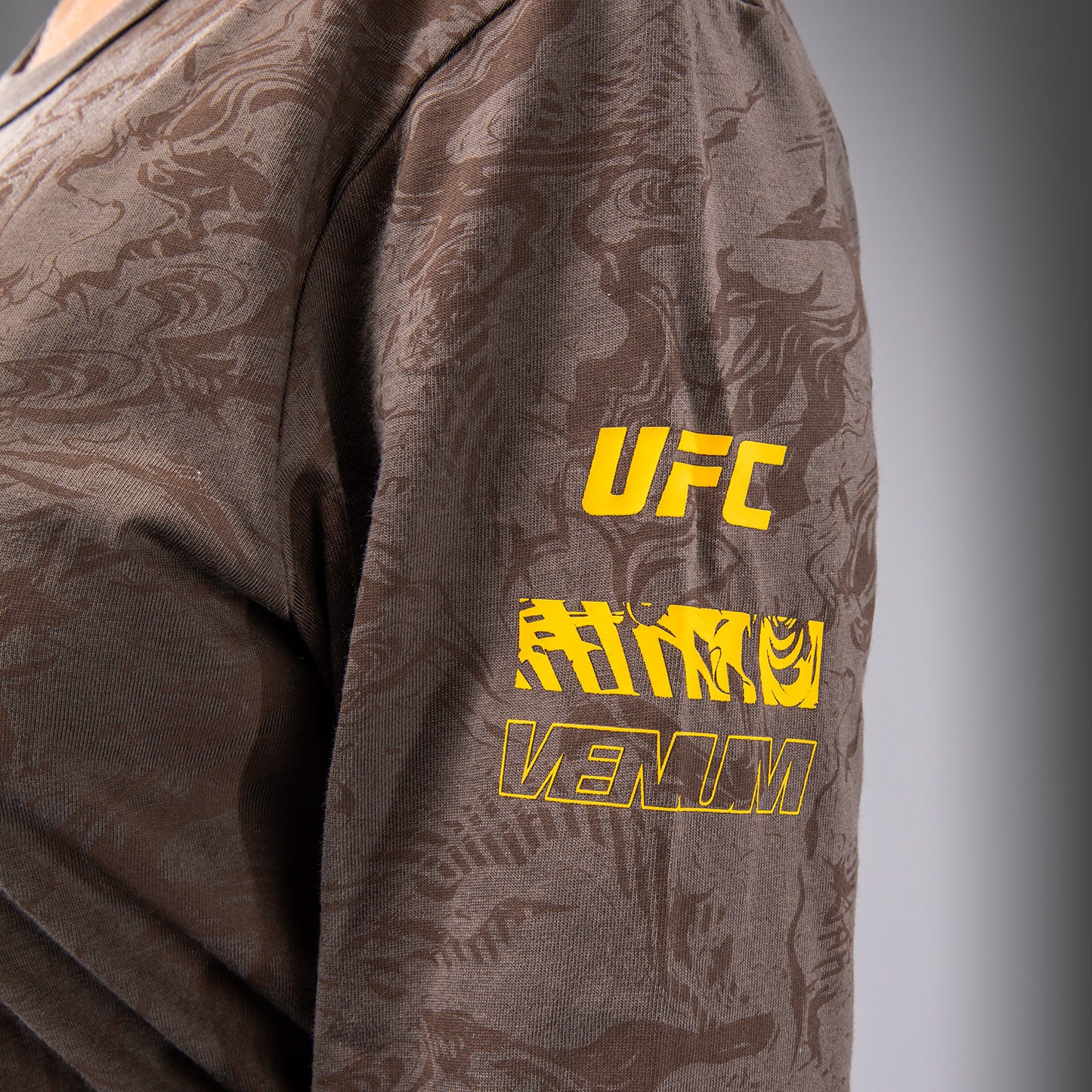 UFC Fusion by Venum Fight Week Damen Langarm Baumwoll T-Shirt - Erdiges Braun