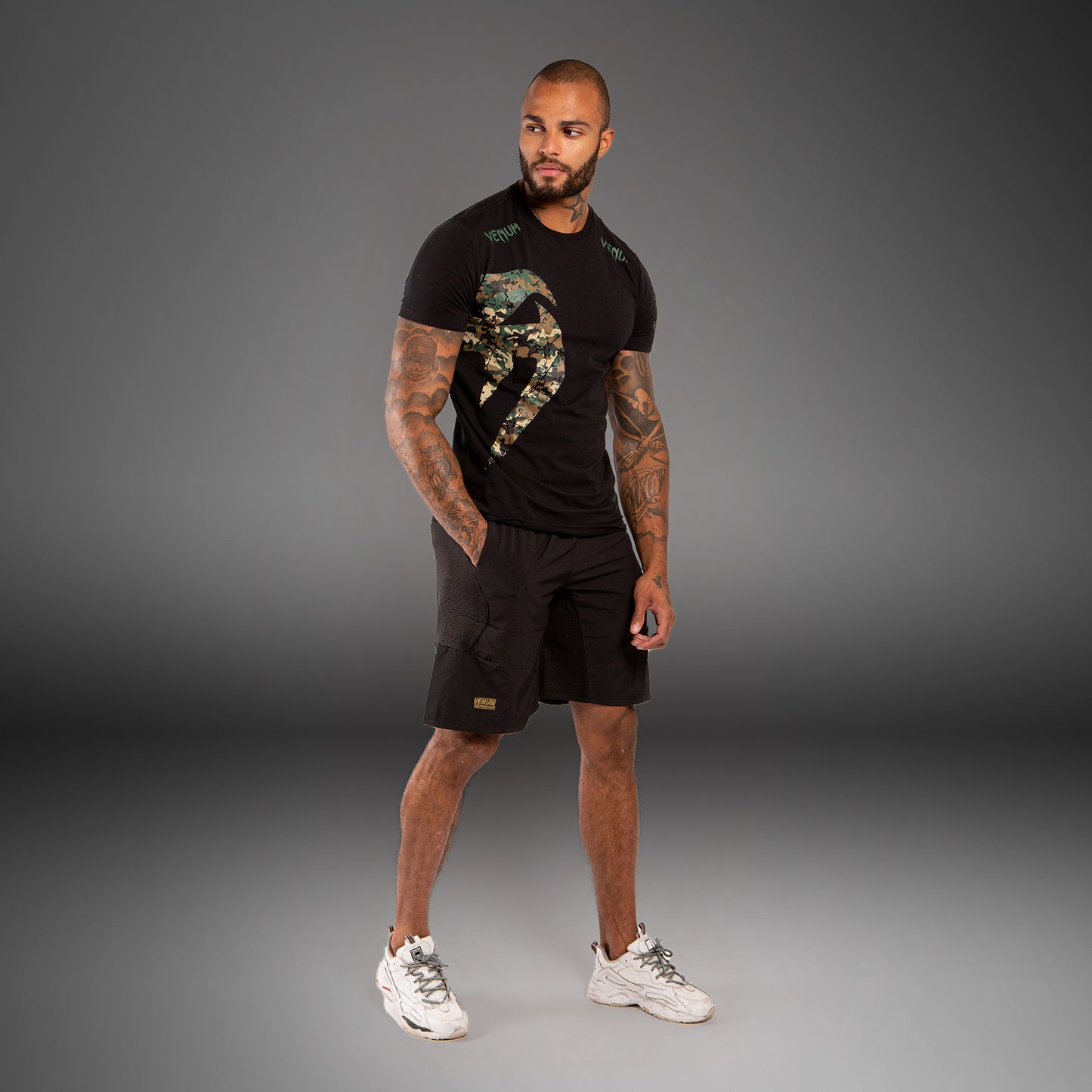 Venum Original Giant T-Shirt - Schwarz/Wald-Camo