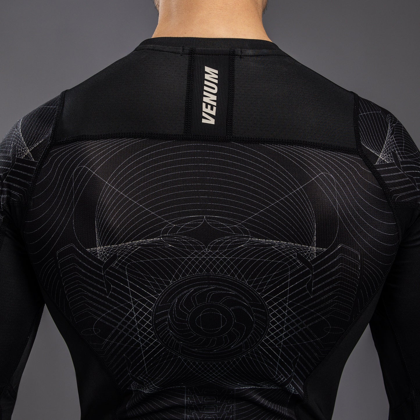 Venum G-Fit Air Herren Langarm Rashguard - Tiefschwarz/Wüstensand