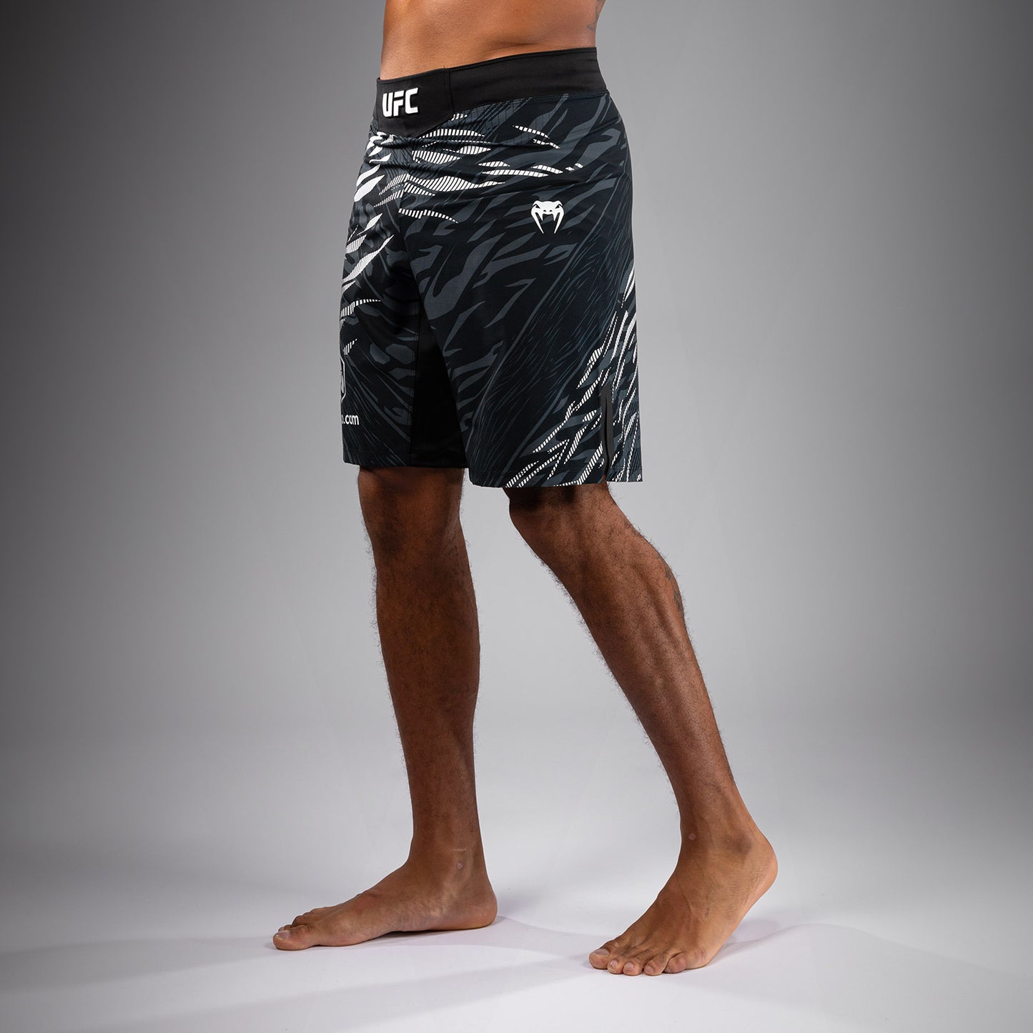 UFC Fusion by Venum Authentic Fight Night Herren Fight Short - Long Fit - Schwarz
