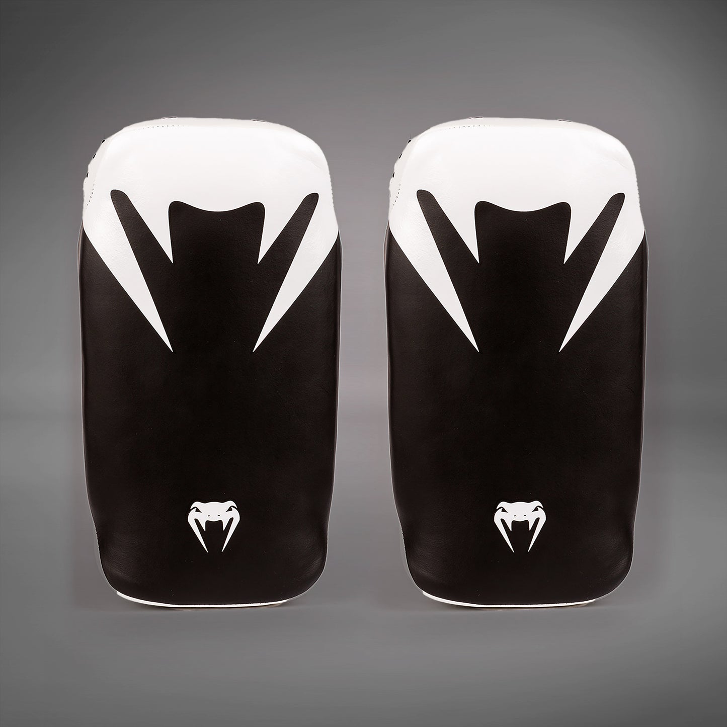 Venum Giant Kick Pads – Schwarz/Gold (Paar)