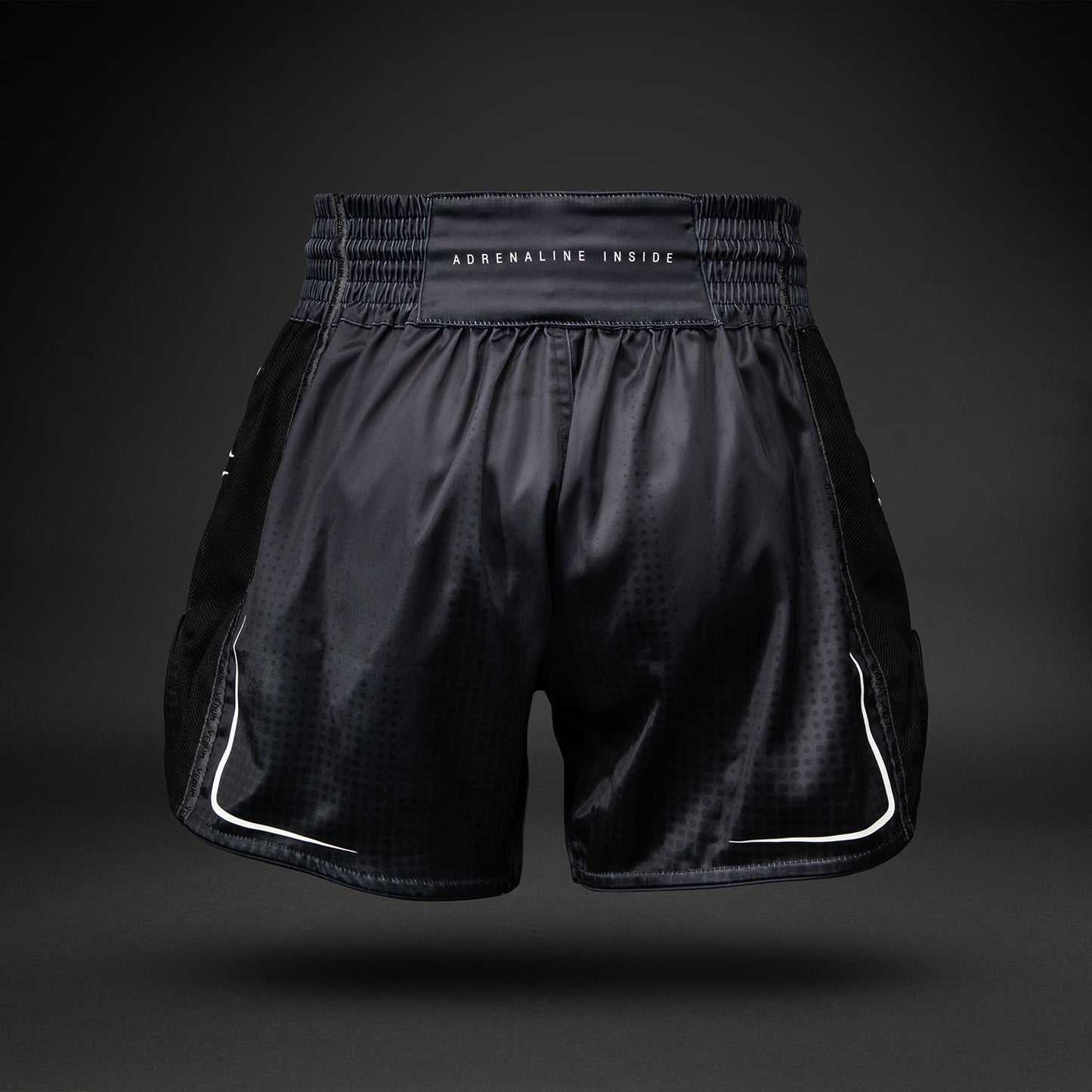 Venum Stealth Muay Thai-Shorts – Schwarz/Weiß