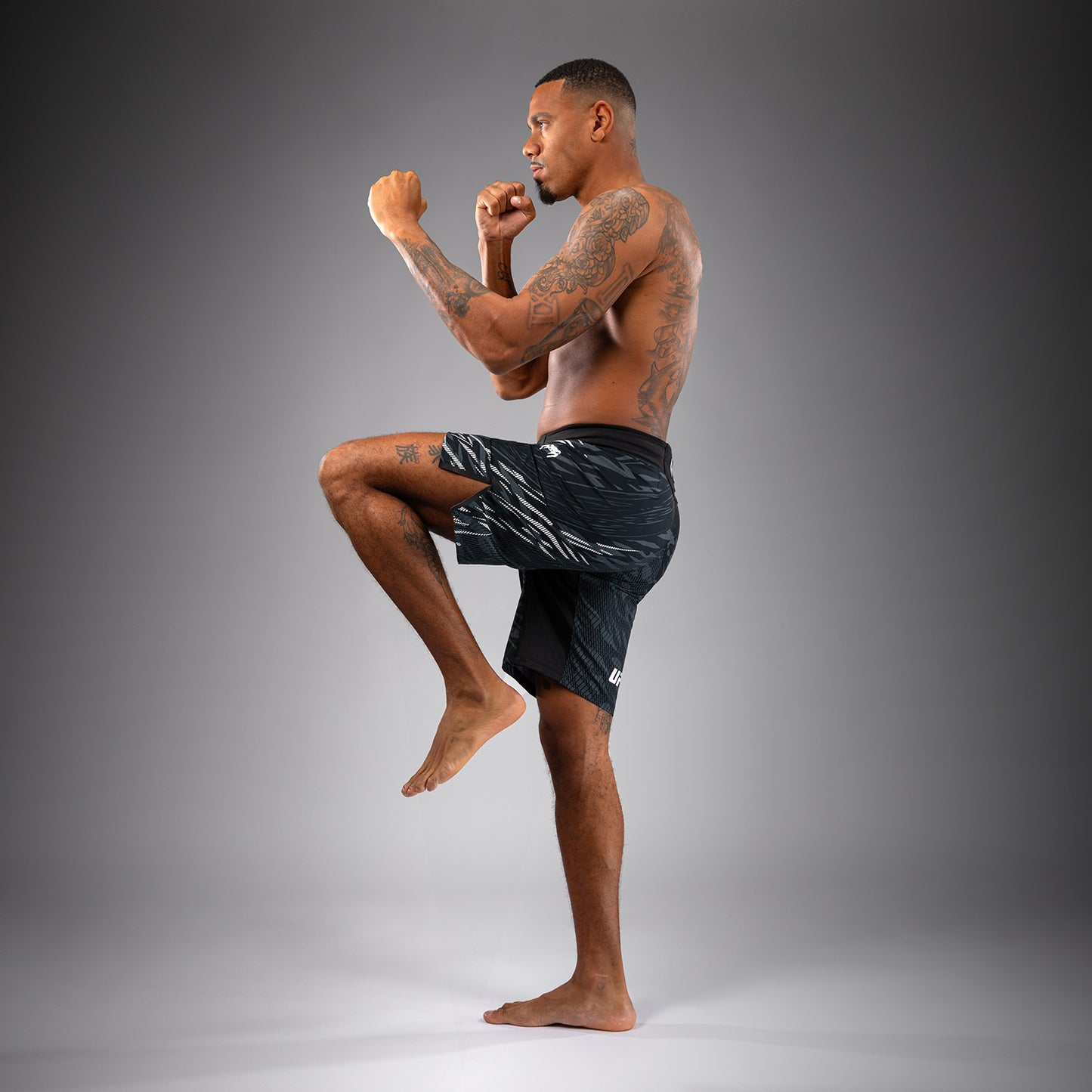 UFC Fusion by Venum Authentic Fight Night Herren Fight Short - Long Fit - Schwarz