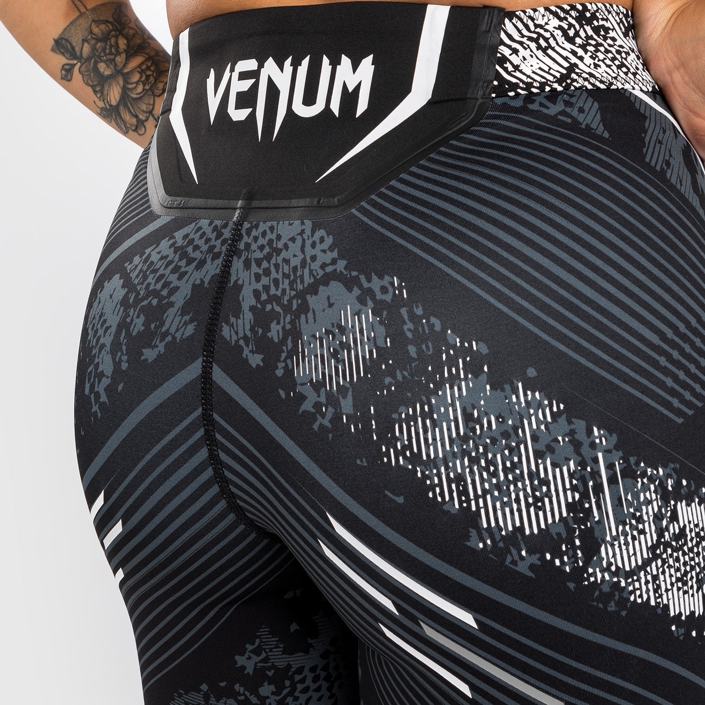 UFC Adrenaline by Venum Authentic Fight Night Vale Tudo Short für Frauen - Lange Passform - Schwarz