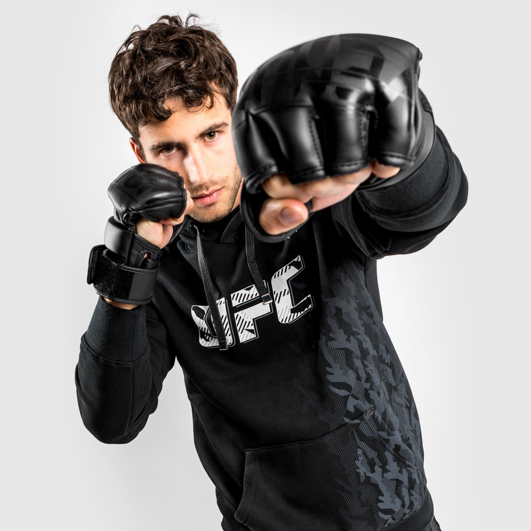 UFC Venum Authentic Fight Week Herren Pullover Hoodie - Schwarz