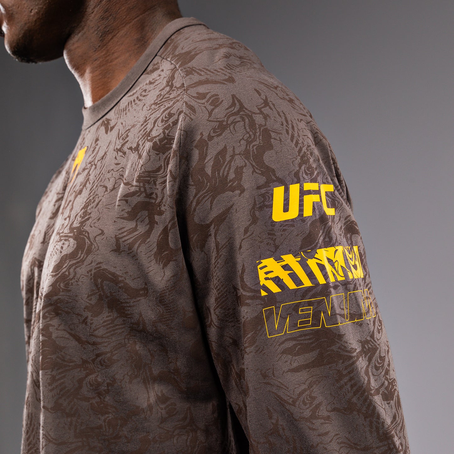 UFC Fusion by Venum Fight Week Herren Langarm T-Shirt - Erdiges Braun