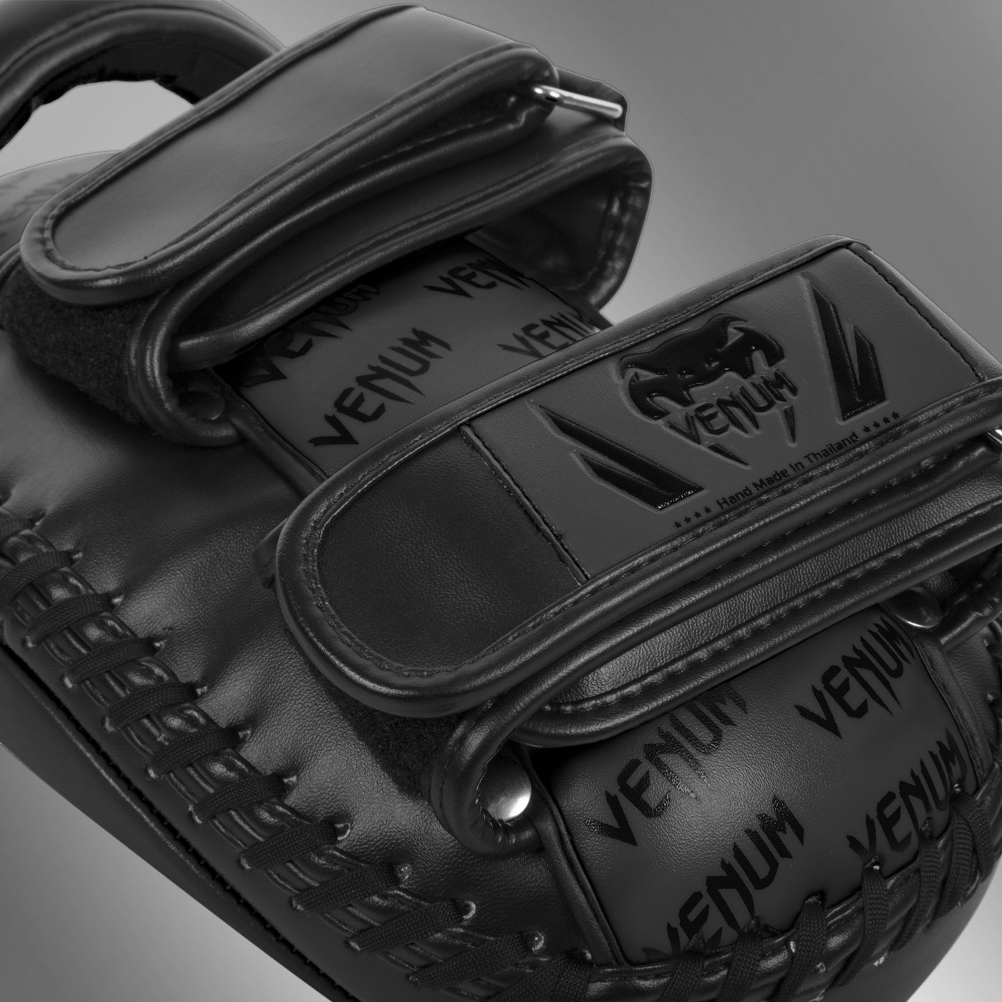 Venum Light Kick Pads - Schwarz/Schwarz (Paar)