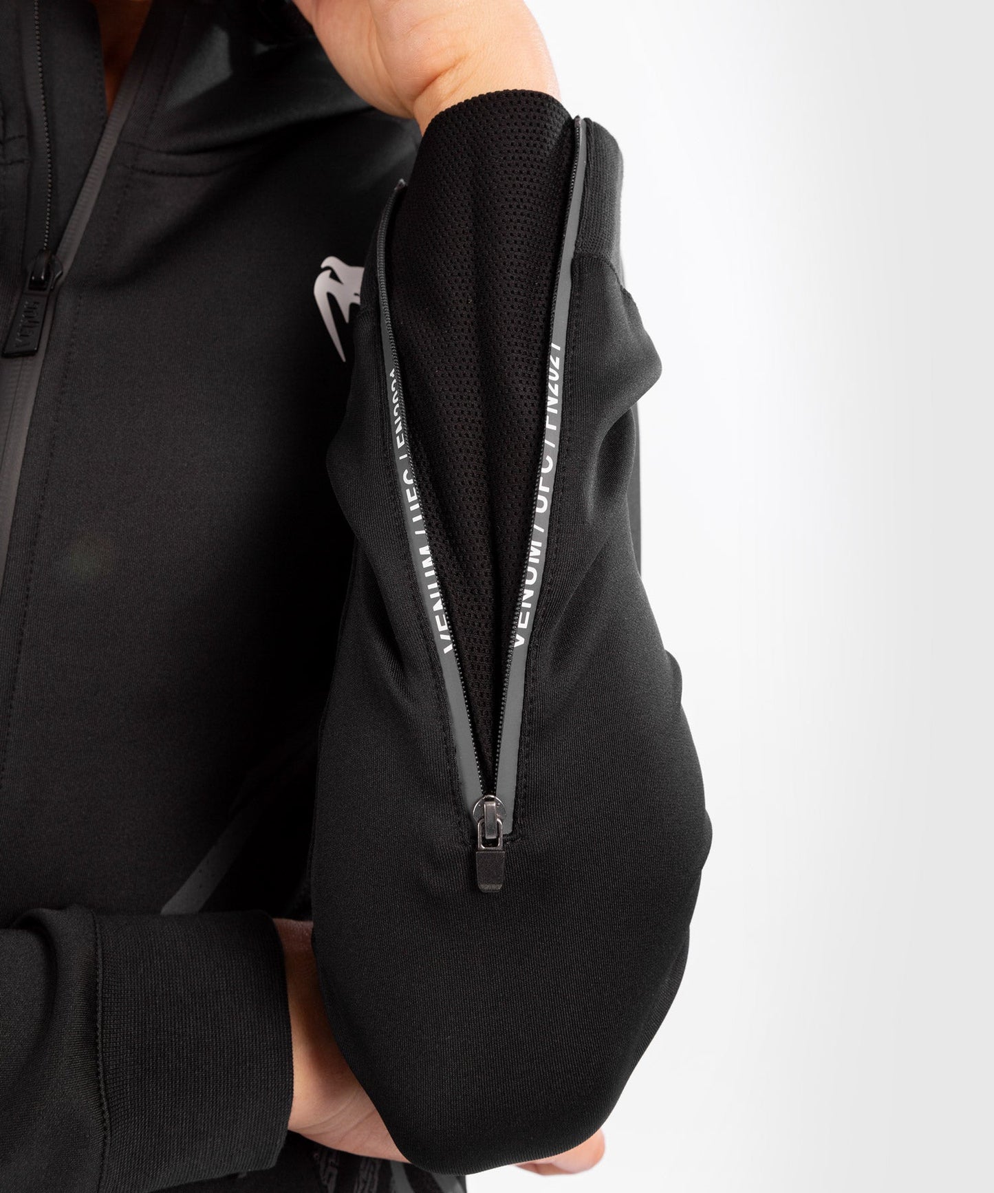 UFC Venum Fighters Authentic Fight Night Damen Walkout Hoodie - Schwarz