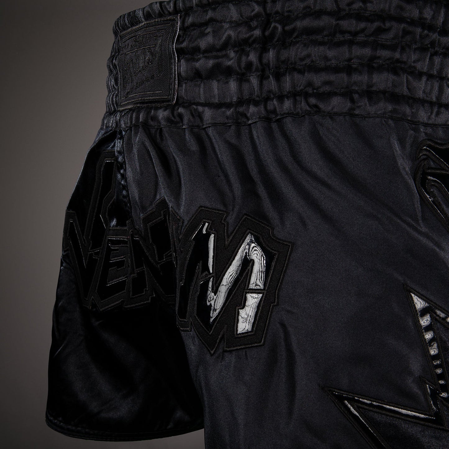 Venum Inferno 2.0 Muay Thai Shorts - Schwarz/Grau