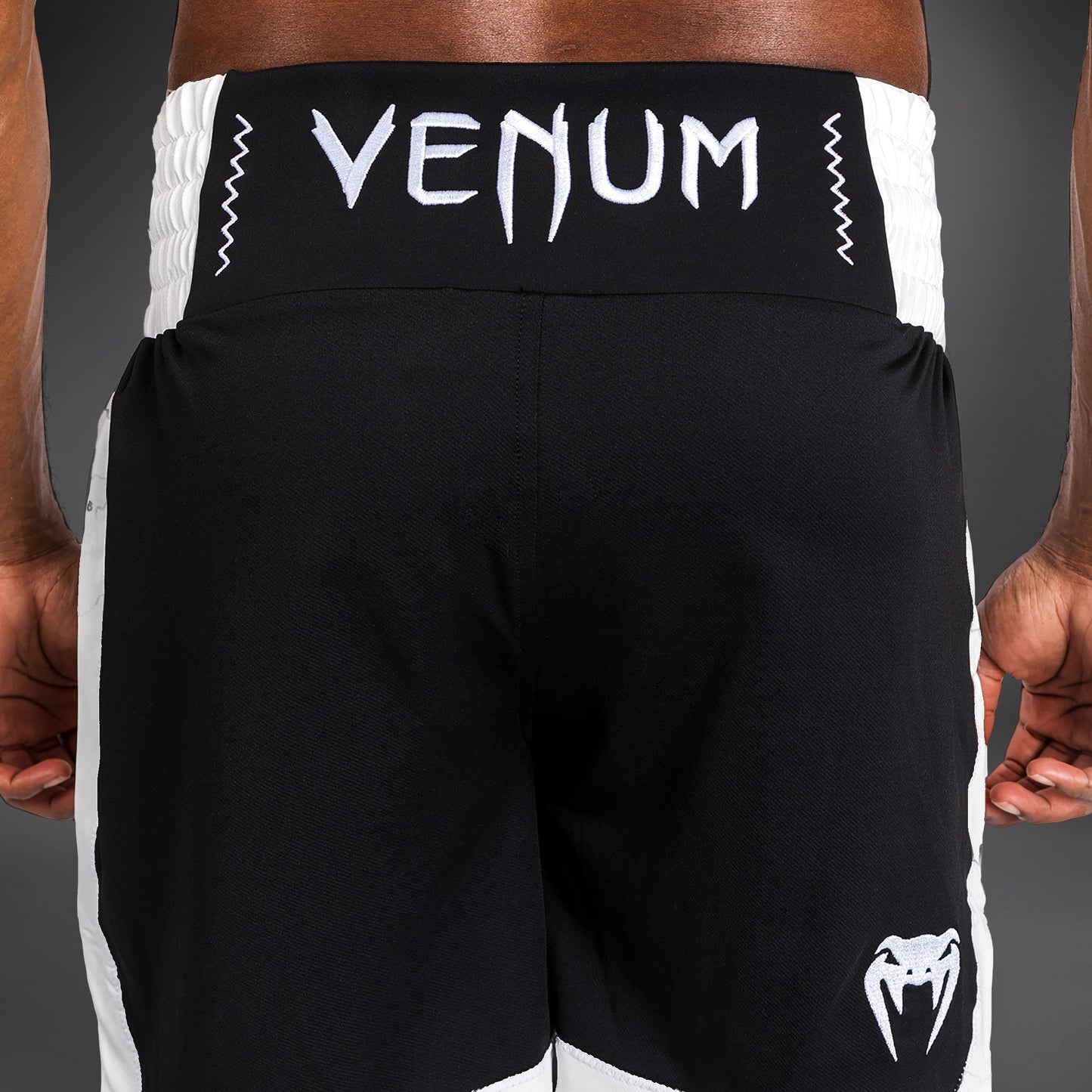 Venum Classic Boxing Shorts - Schwarz/Weiß