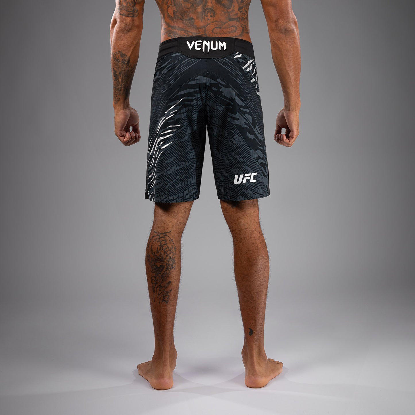 UFC Fusion by Venum Authentic Fight Night Herren Fight Short - Long Fit - Schwarz