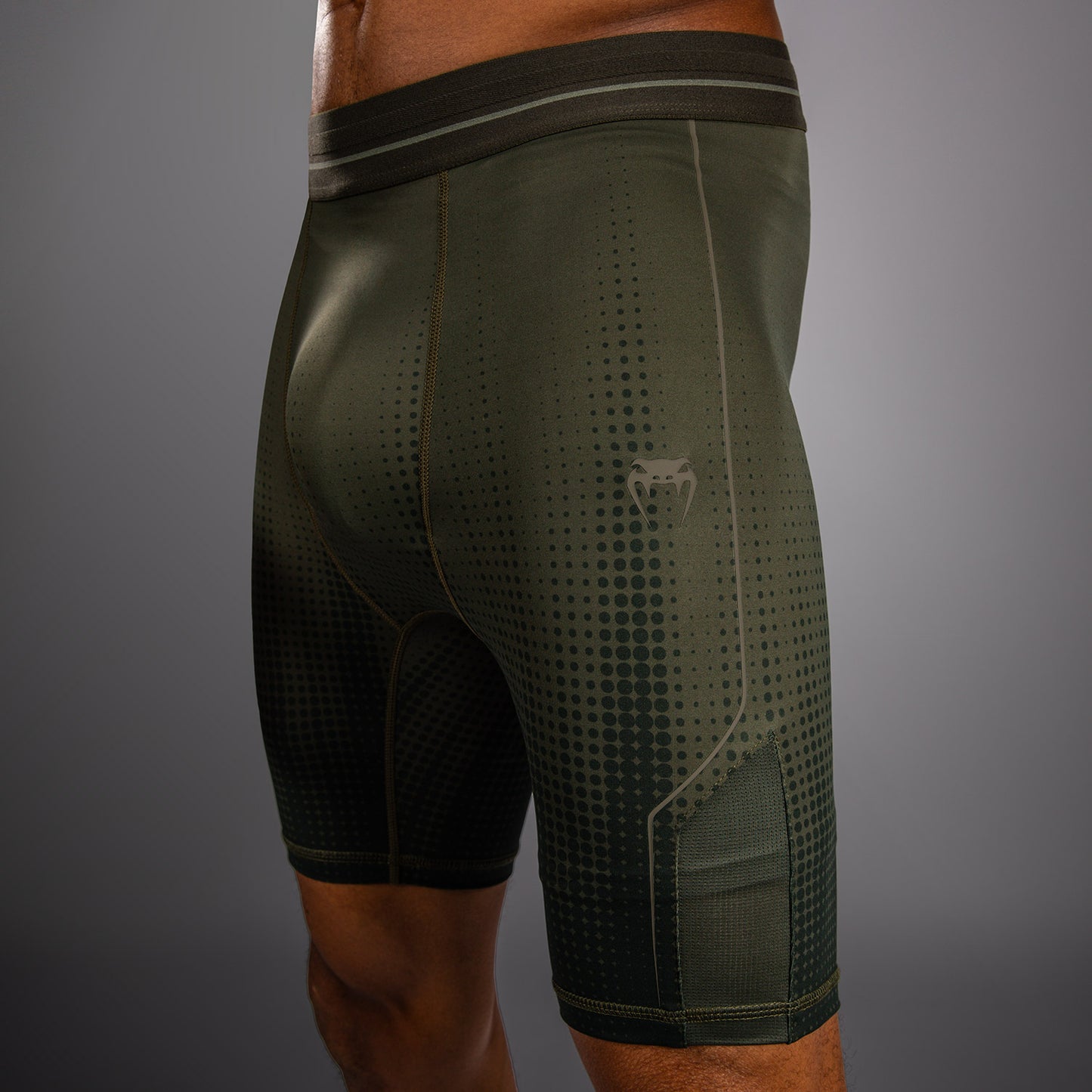 Venum Stealth Vale Tudo Kompressionsshort – Khaki/Dunkelgrün