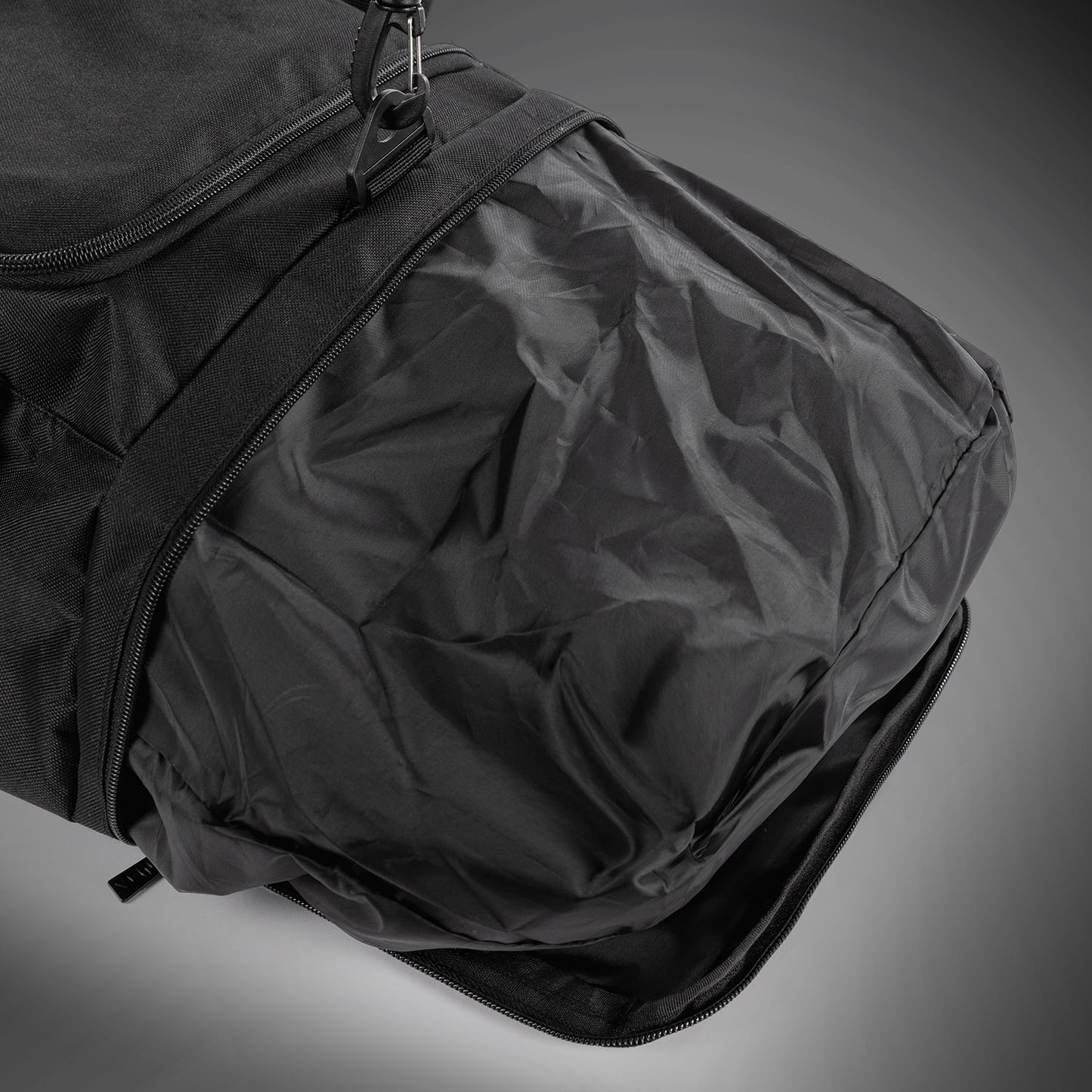 Venum Essential Sporttasche (26L) - Schwarz