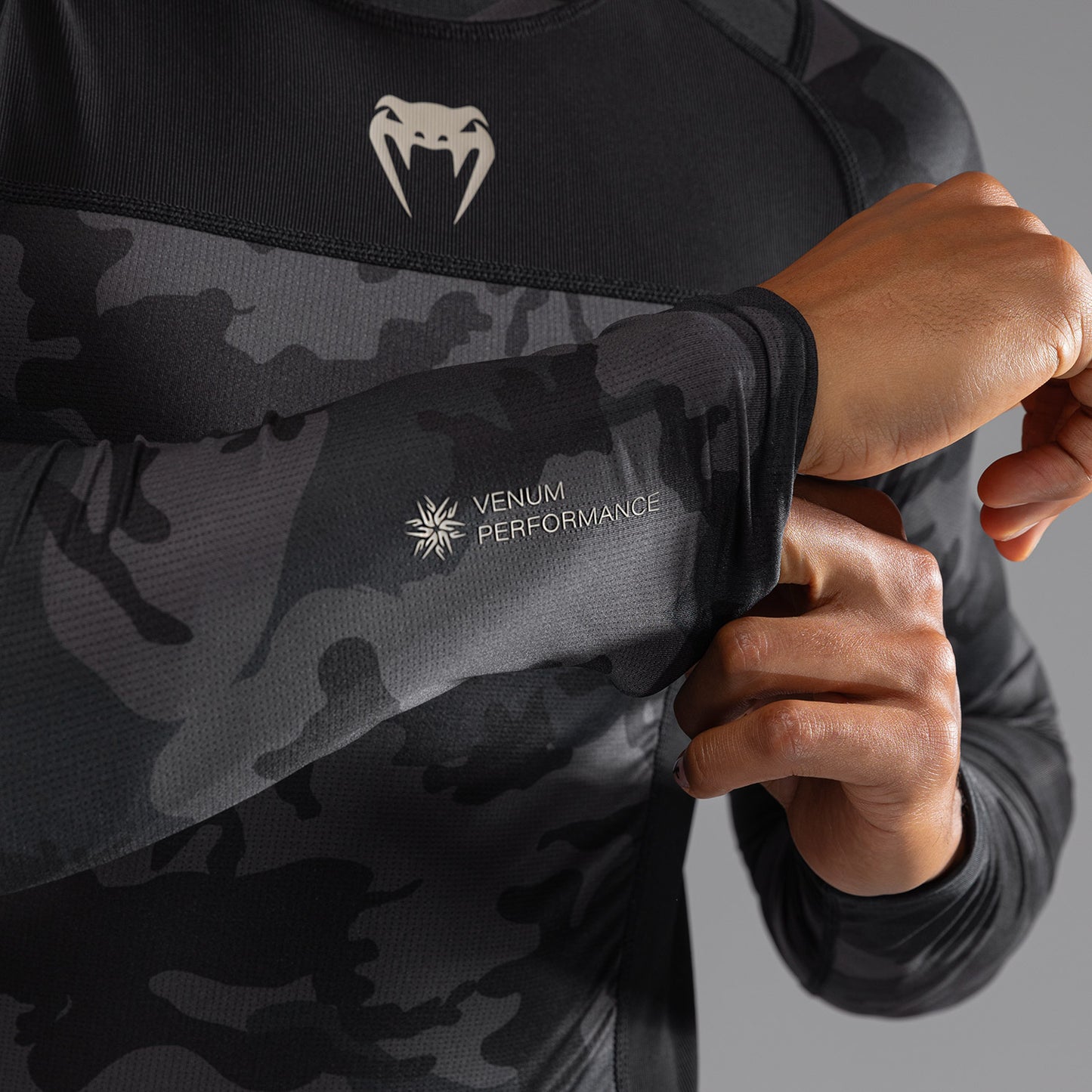 Venum G-Fit Air Herren Langarm Rashguard - Digital Urban Camo