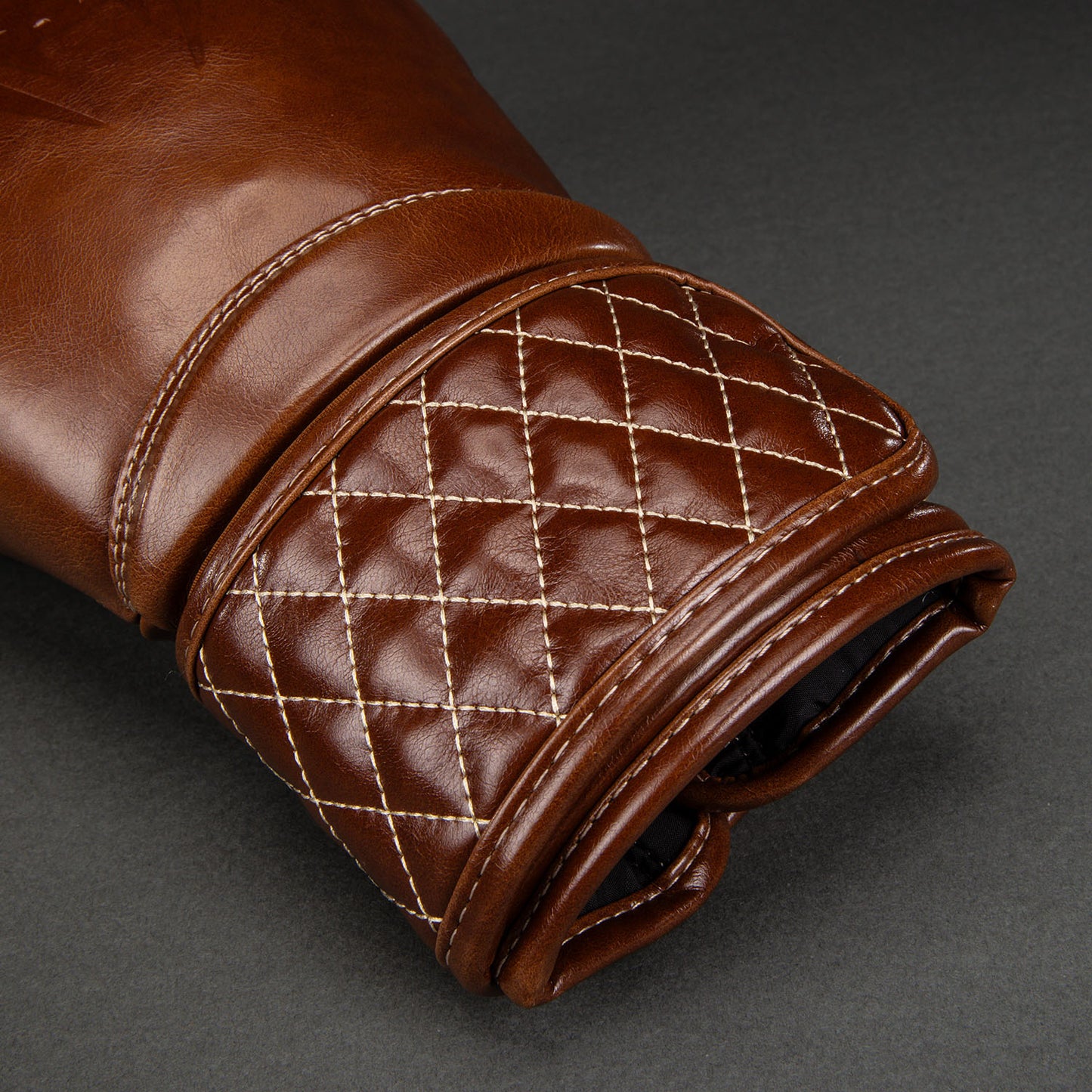 Venum Impact Classic Boxhandschuhe - Glänzendes Havana