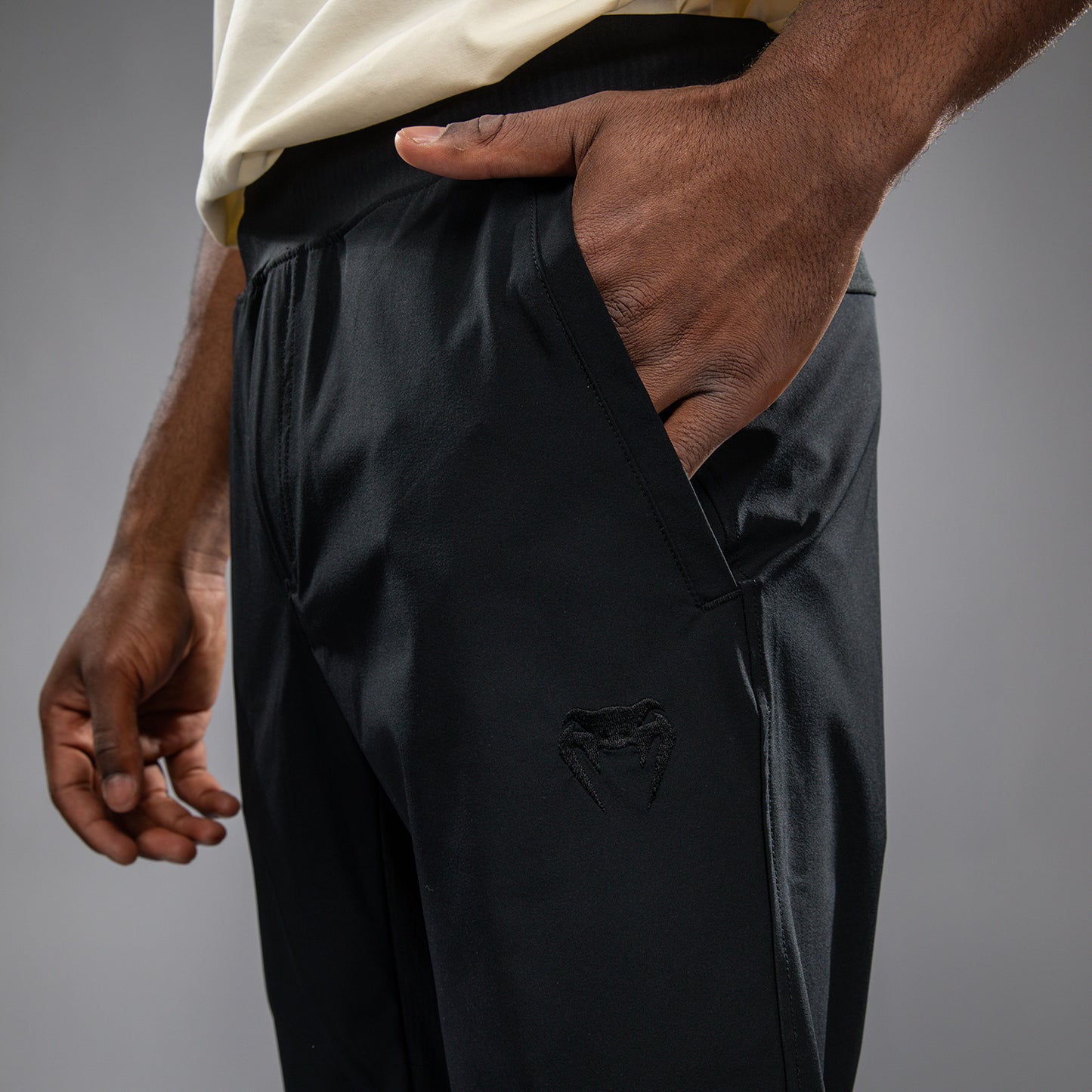 Venum Fly Jogginghose - Tiefschwarz