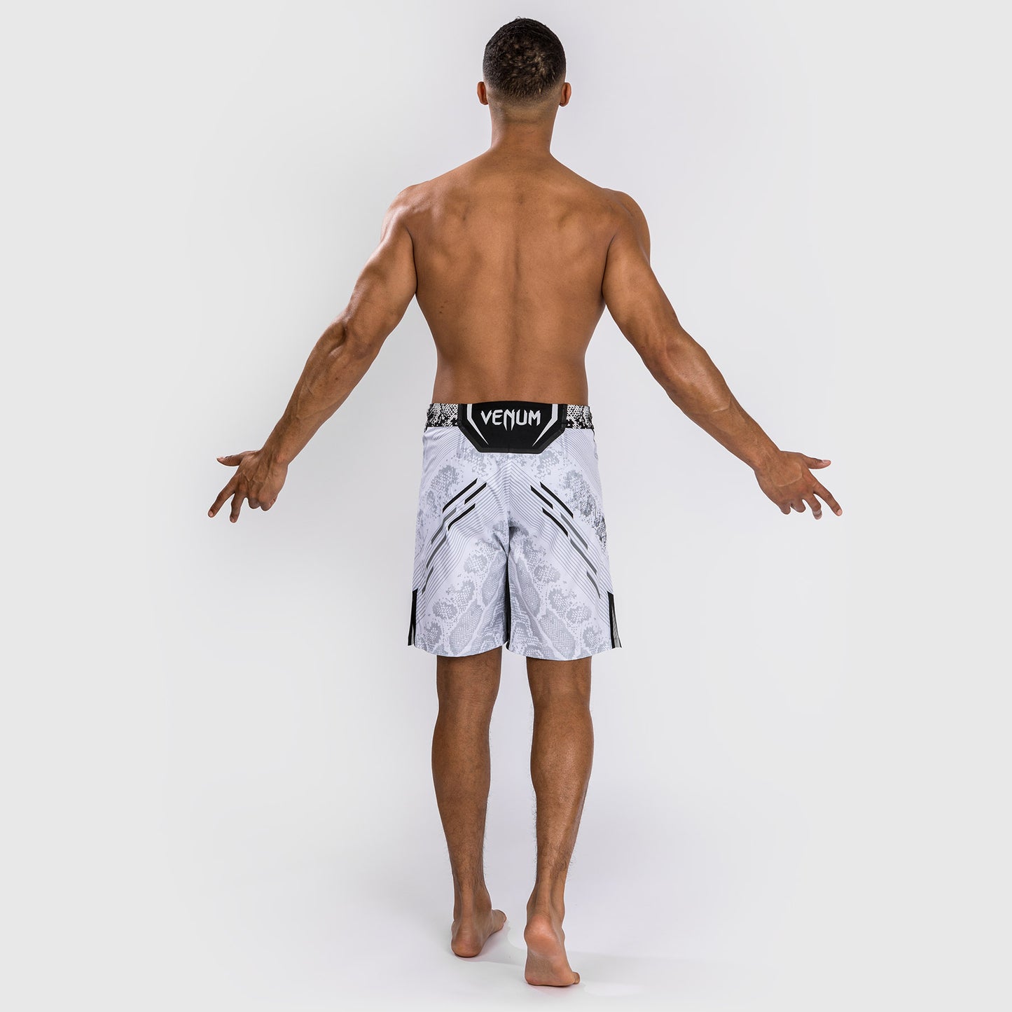 UFC Adrenaline by Venum Personalisierte Authentic Fight Night Herren-Kampfshorts - Lange Passform - Weiß