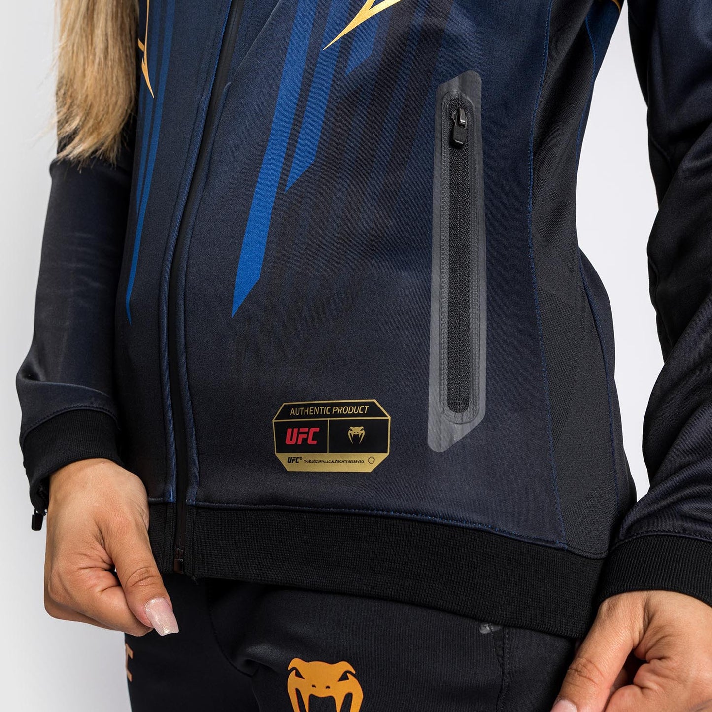 UFC Venum Authentic Fight Night 2.0 Walkout-Hoodie für Frauen – Midnight Edition - Champion