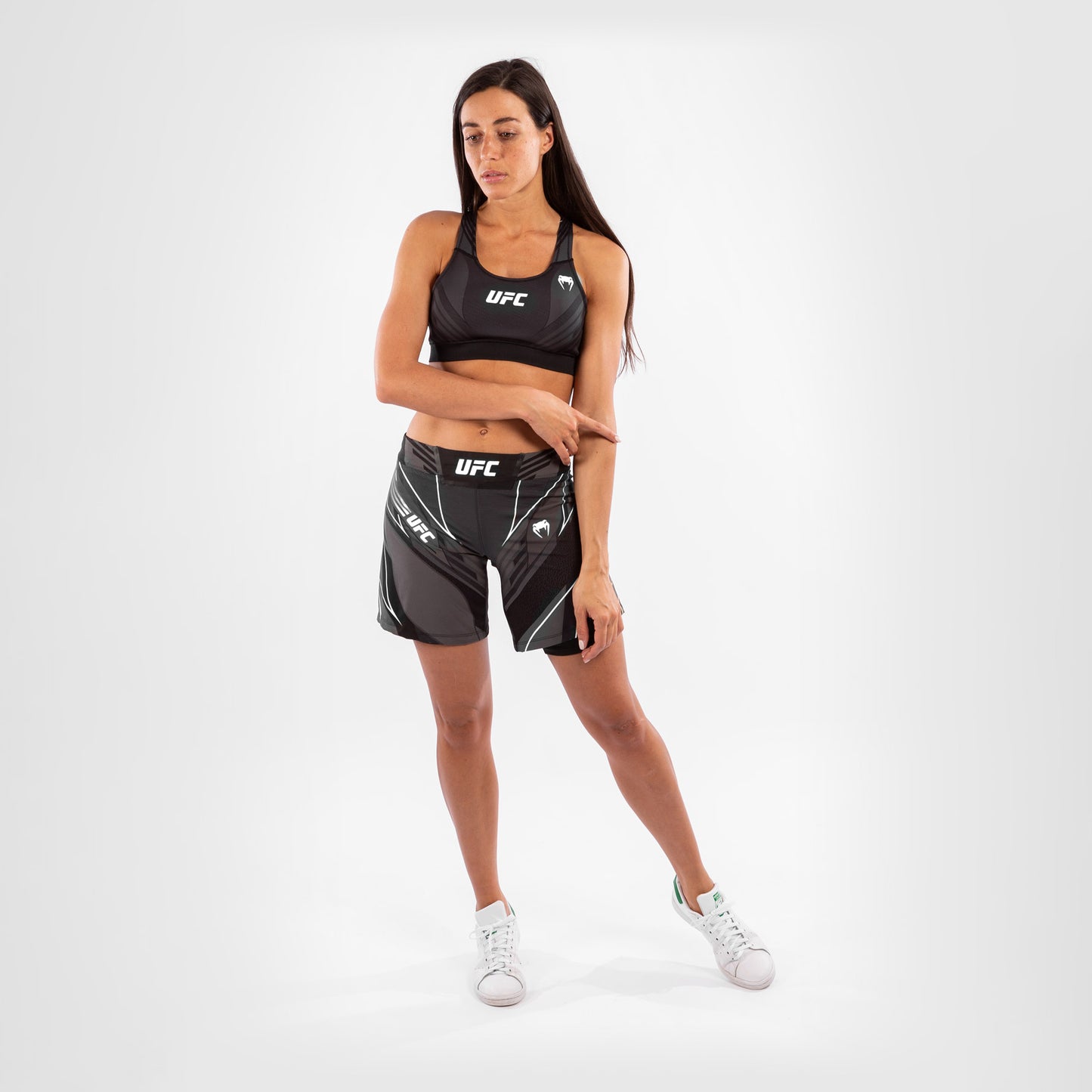 UFC Venum Authentic Fight Night Damen Shorts - Long Fit - Schwarz