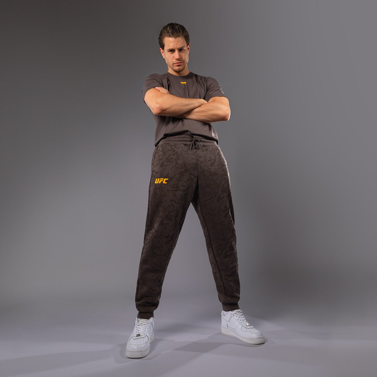 UFC Fusion by Venum Fight Week Herren Baumwollhose - Erdiges Braun