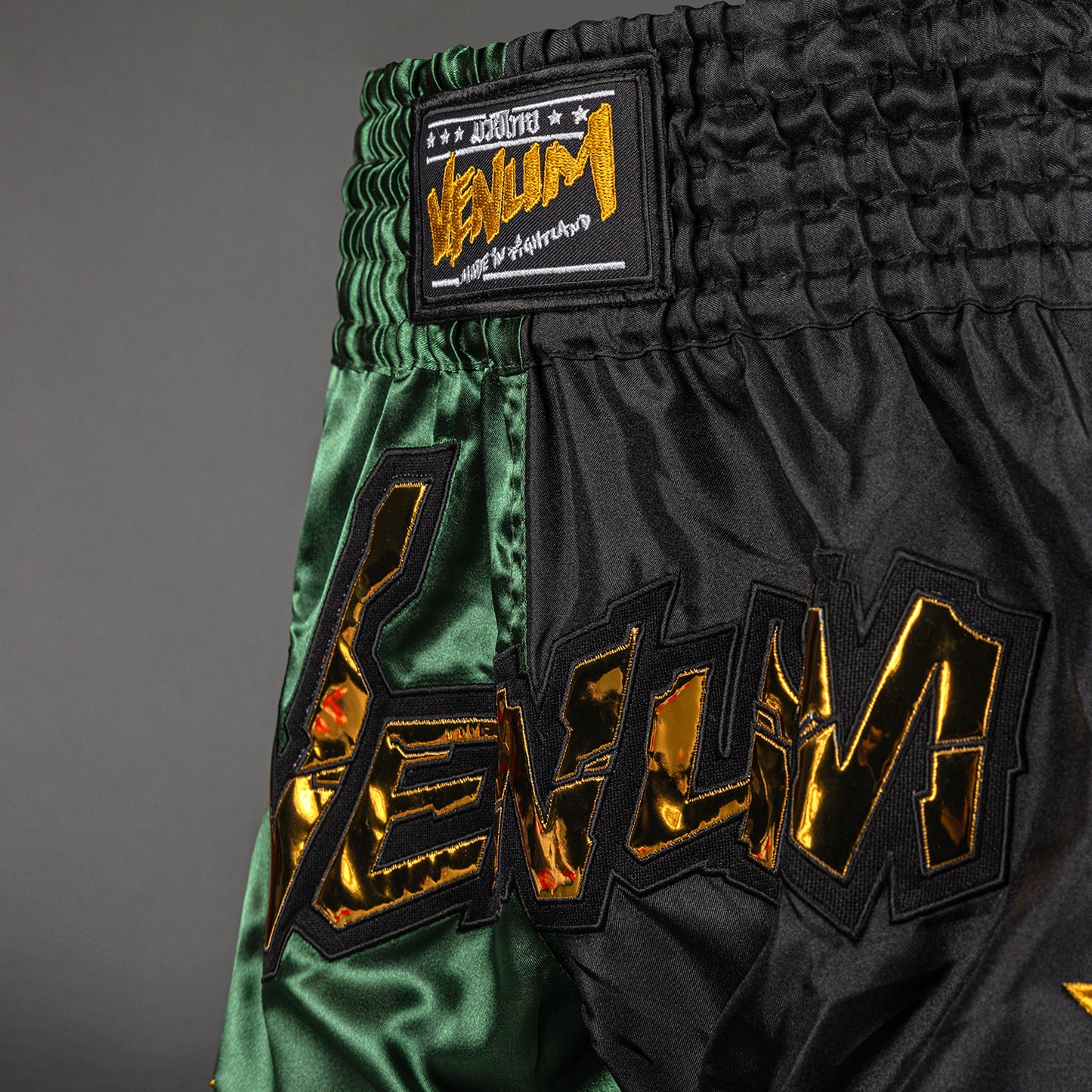 Venum Inferno 2.0 Muay Thai Shorts - Schwarz/Khaki