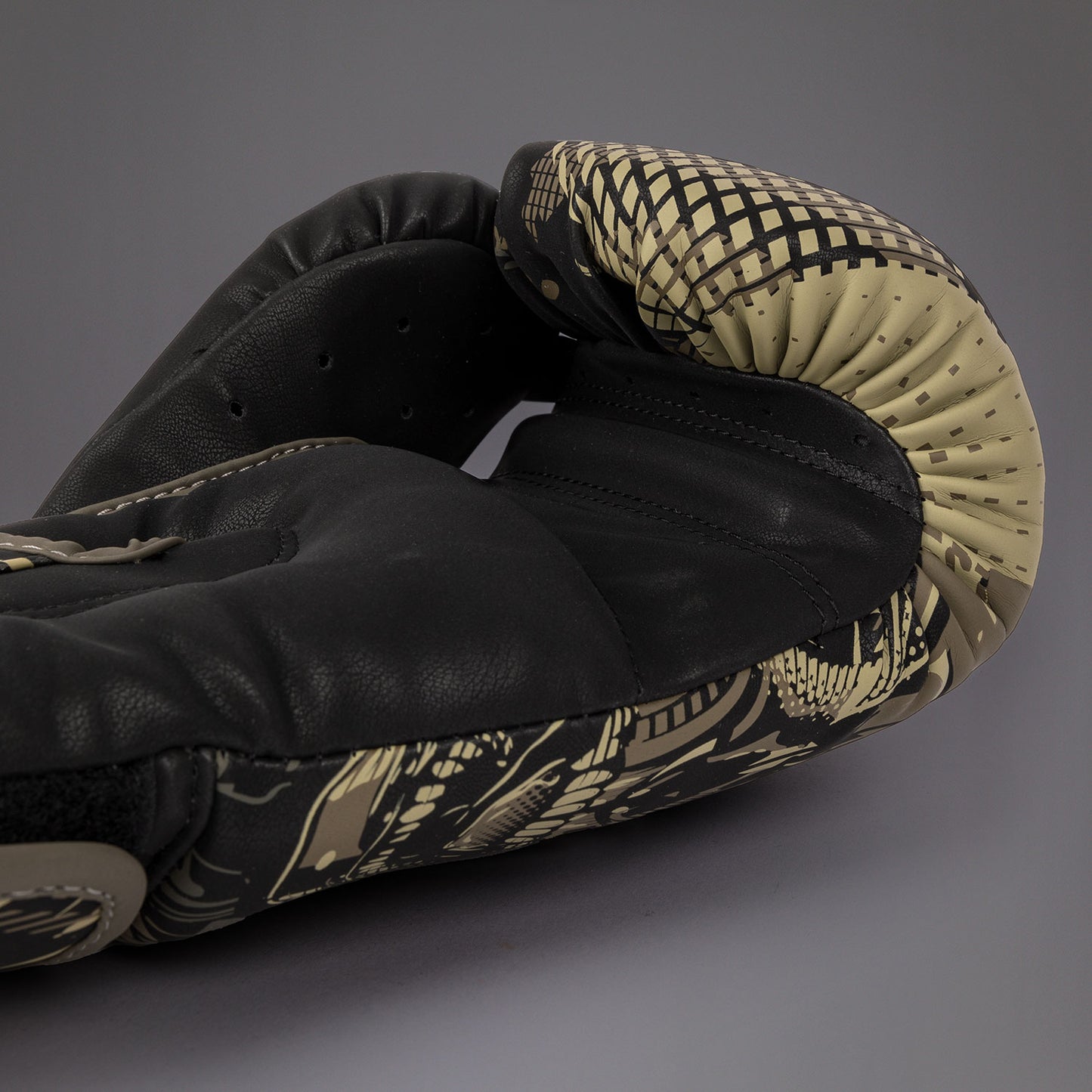 Venum Invader Boxhandschuhe - Schwarz/Sand