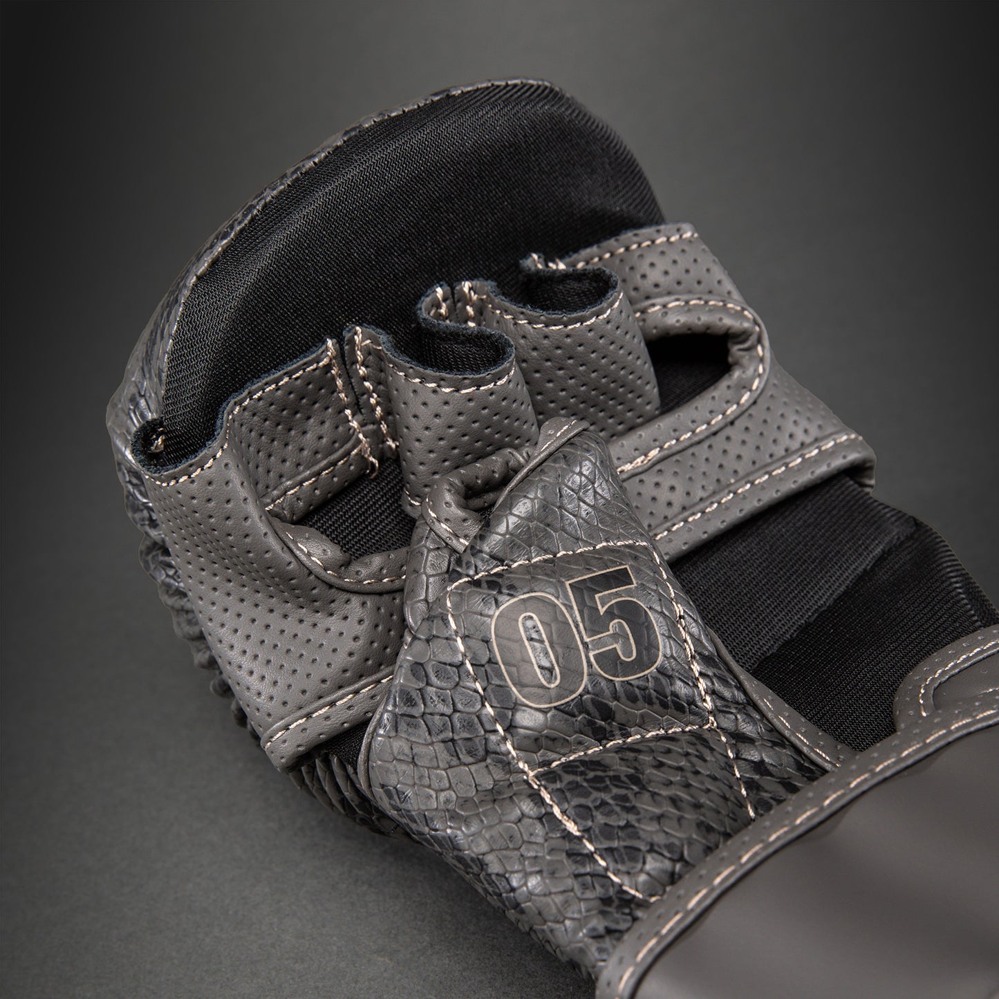 Venum Impact Evo Scales MMA Sparring Handschuhe – Dunkelgrau