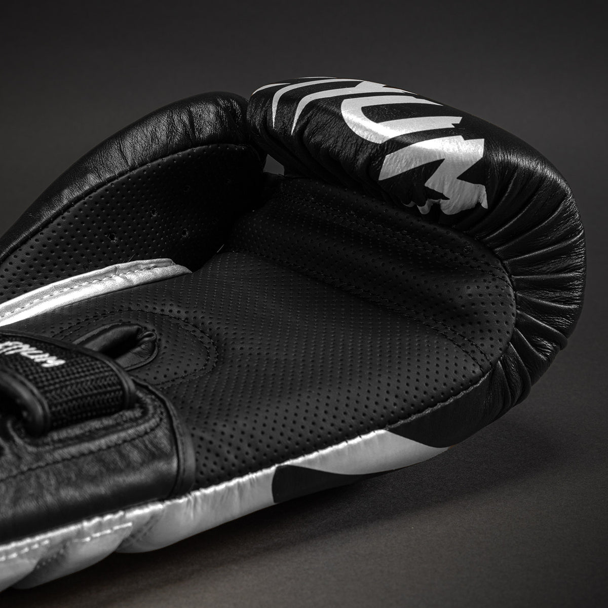 Venum Reverso Boxhandschuhe – Schwarz/Silber