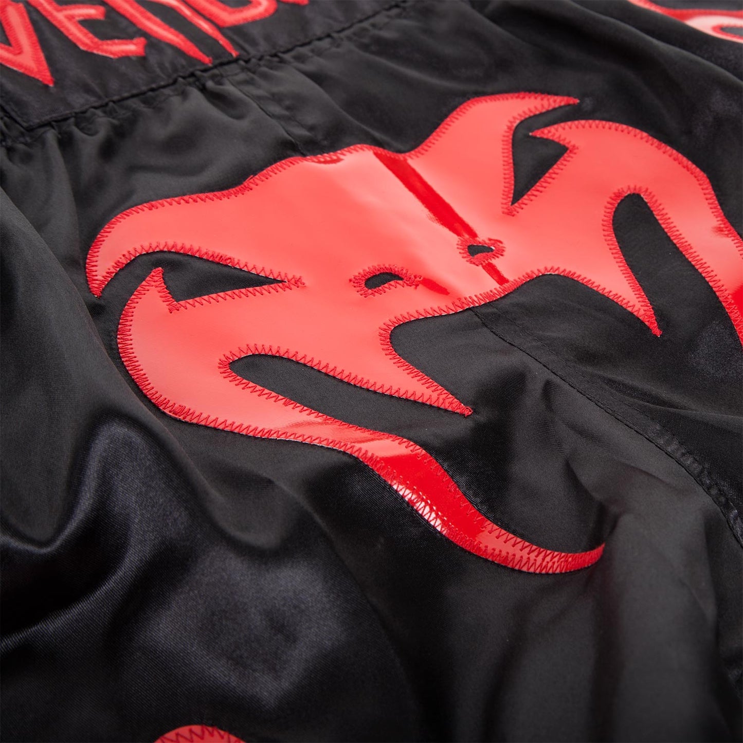 Venum Bangkok Inferno Muay Thai Shorts - Rot/Devil
