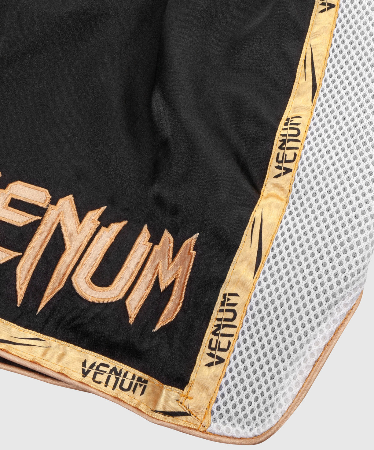 Muay Thai Shorts Venum Giant - Schwarz/Weiß/Gold