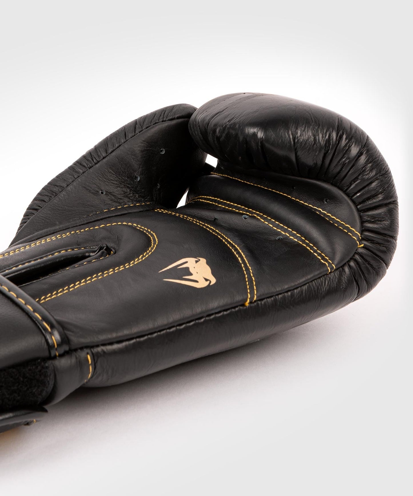 Venum Shield professionelle Boxhandschuhe - Klettverschluss - Schwarz/Schwarz-Gold