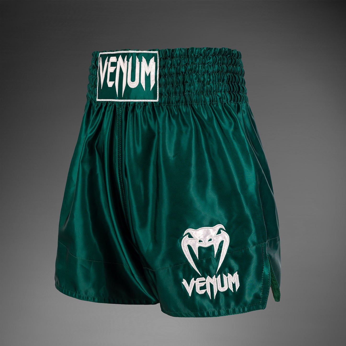 Venum Classic Muay Thai Shorts - Waldgrün