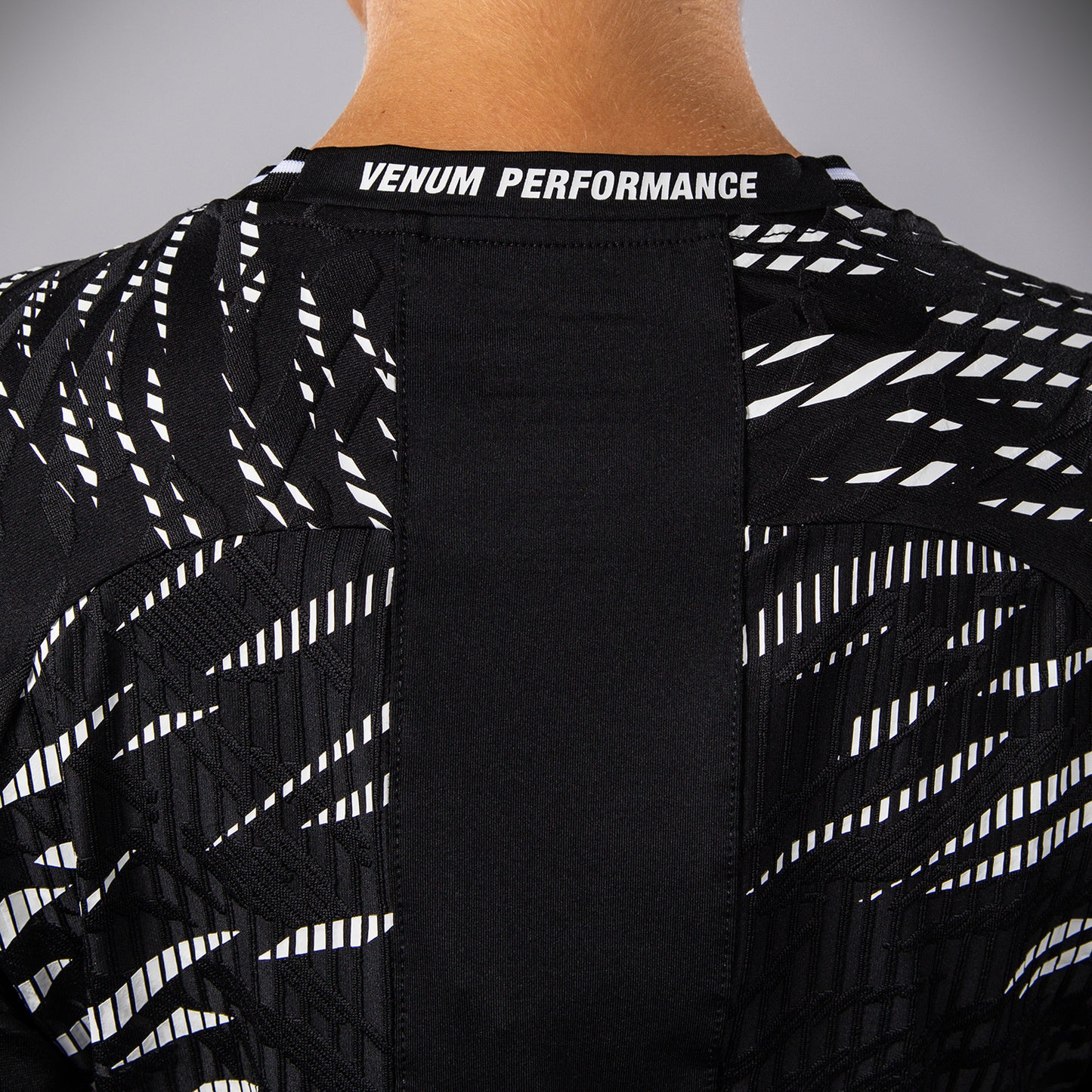 UFC Fusion by Venum Authentic Fight Night Damen Walkout Jersey - Schwarz
