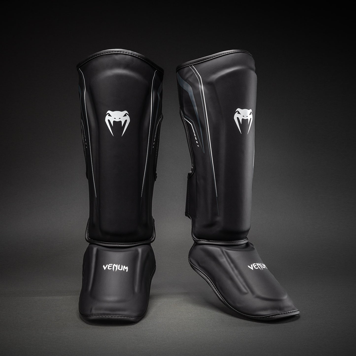 Venum Streamline Schienbeinschoner – Schwarz/Weiß