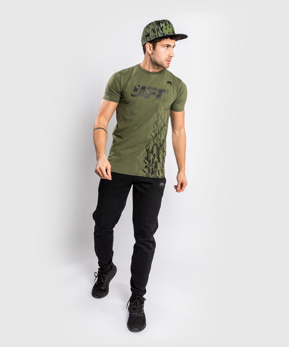 UFC Venum Authentic Fight Week Herren Kurzarm T-Shirt - Khaki