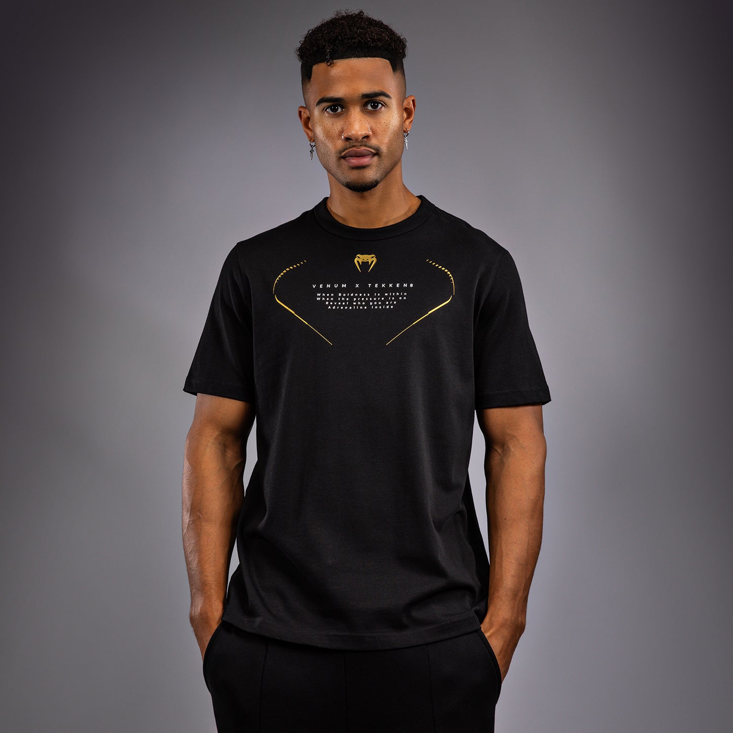 Venum x TEKKEN 8 - Marshall Law T-Shirt - Schwarz/Rot/Gold