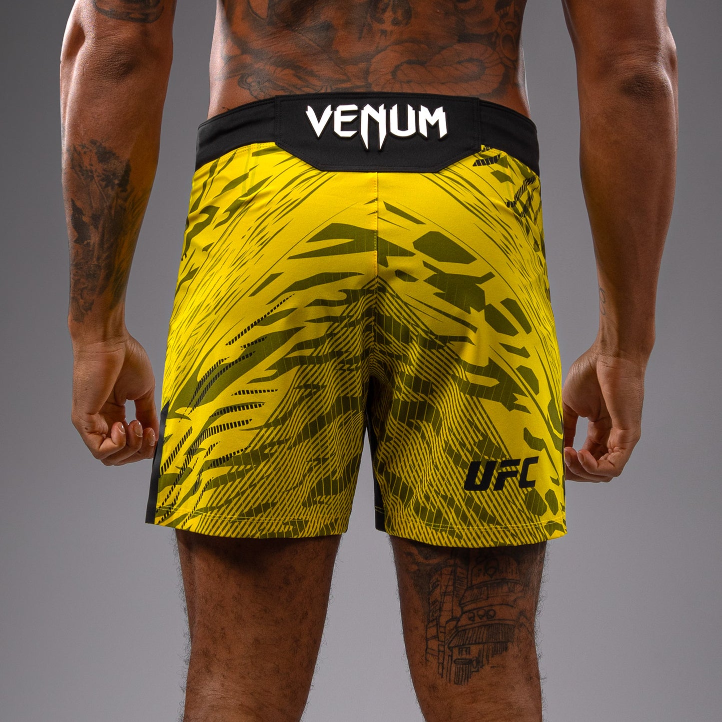 UFC Fusion by Venum Authentic Fight Night Herren Fight Short - Short Fit - Gelb